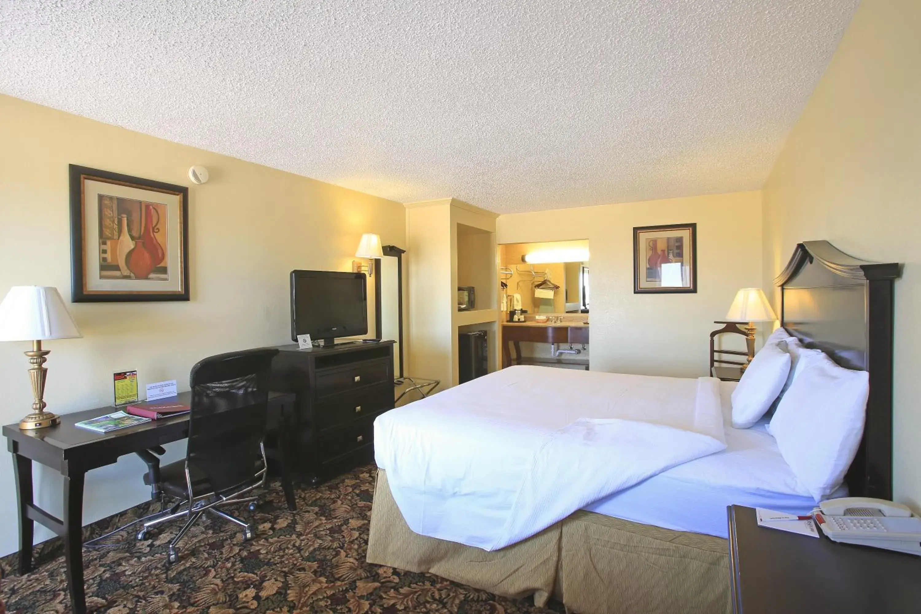 Bedroom in Plaza Inn Midland