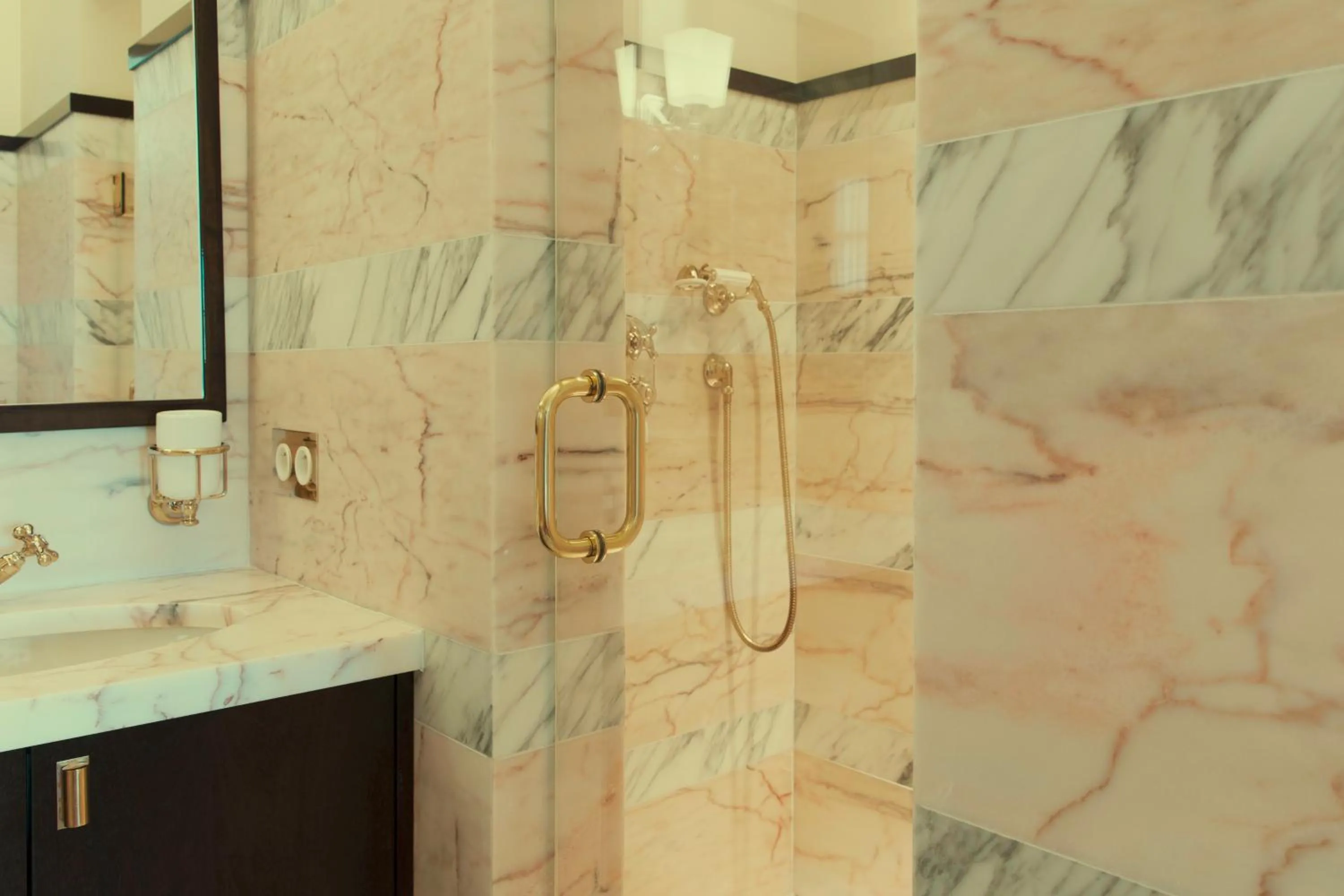 Bathroom in Hotel la Ponche