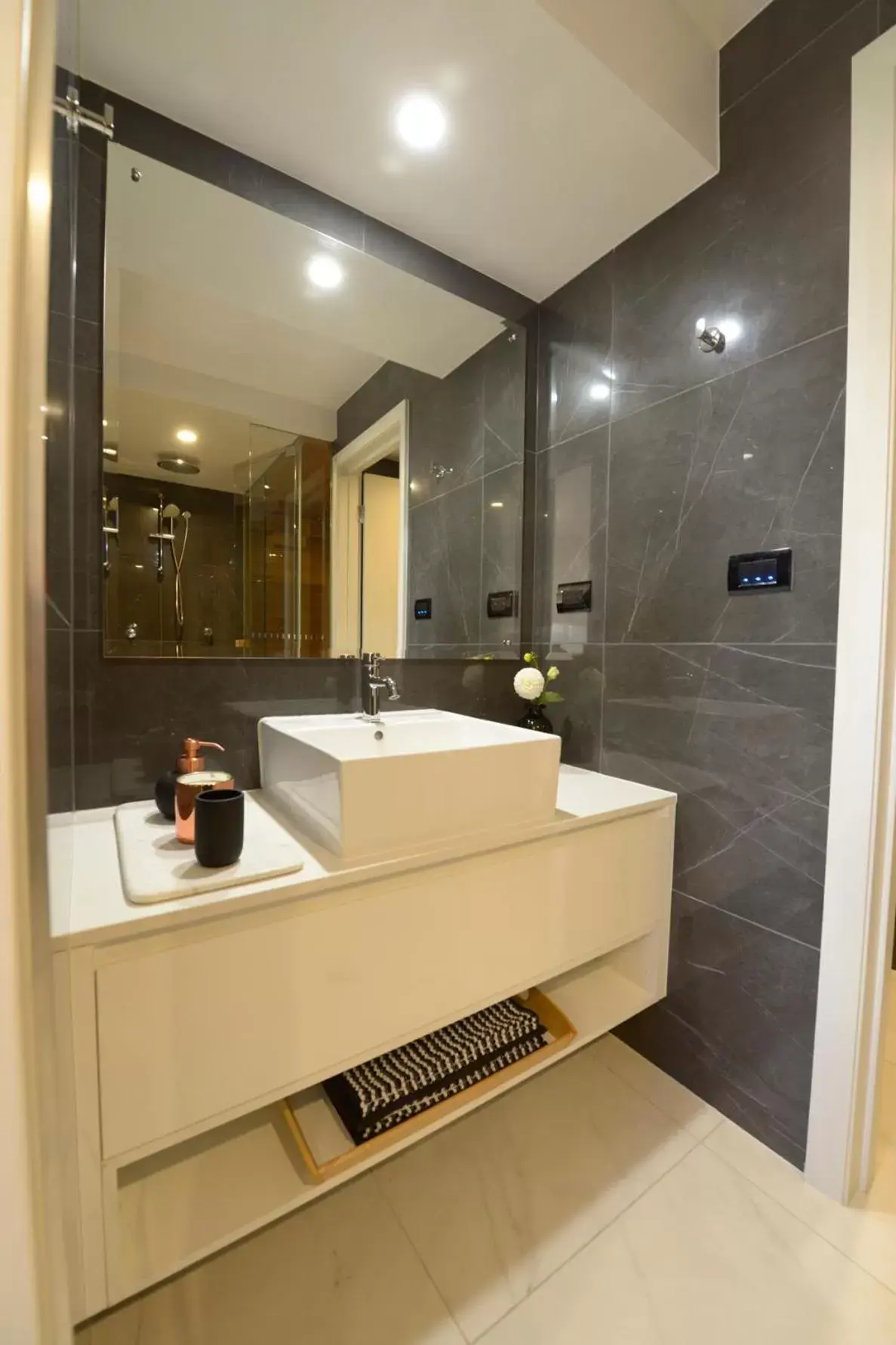 Bathroom in Canberra Rex Hotel