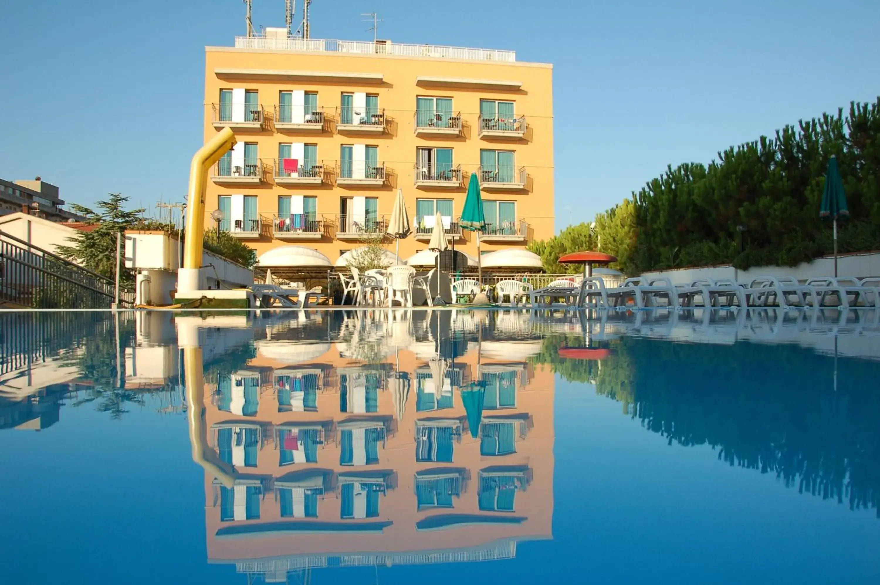 Facade/entrance, Swimming Pool in Hotel Sole