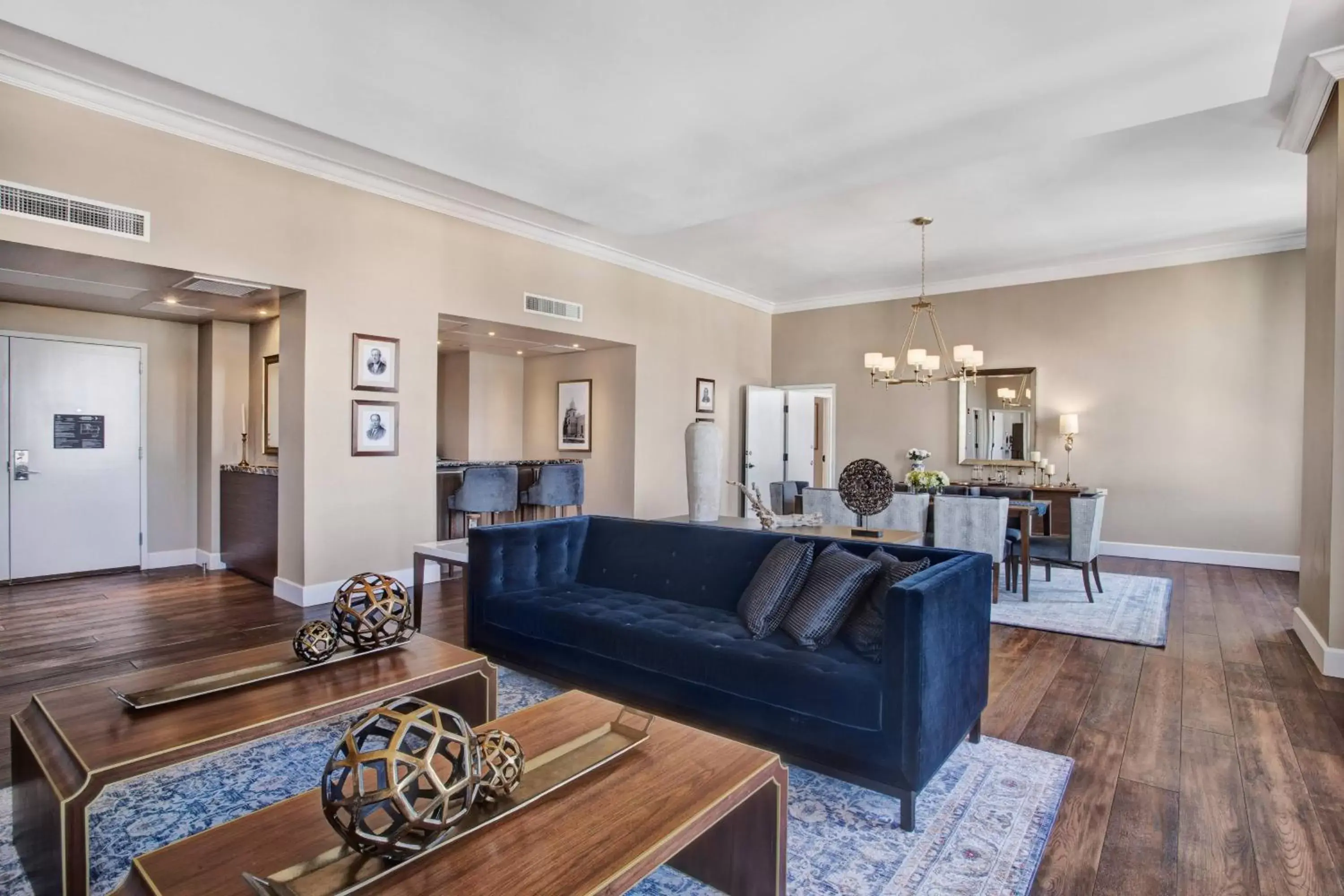 Living room, Seating Area in Hotel Paso Del Norte, Autograph Collection