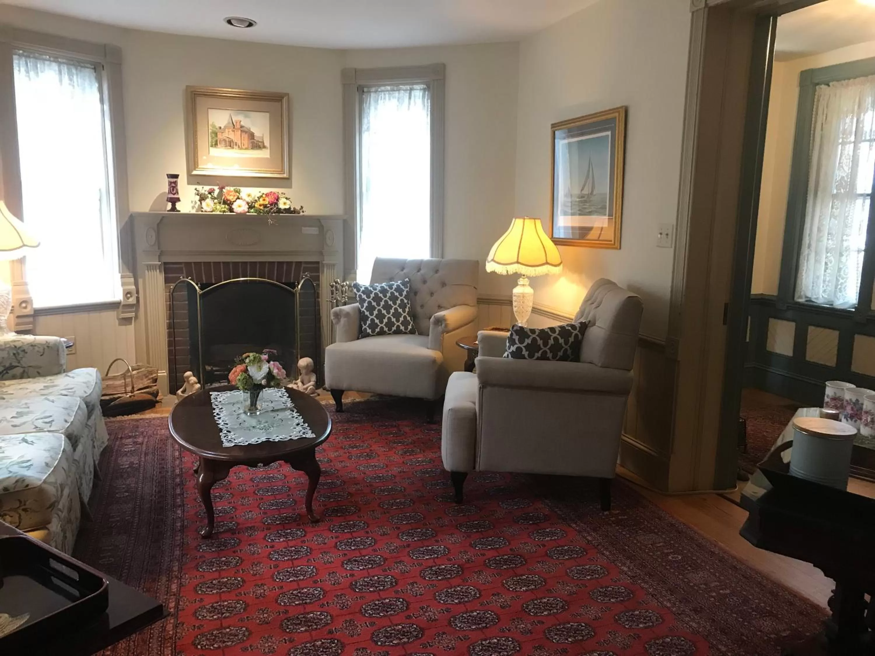 Living room, Seating Area in Parsonage Inn Bed and Breakfast