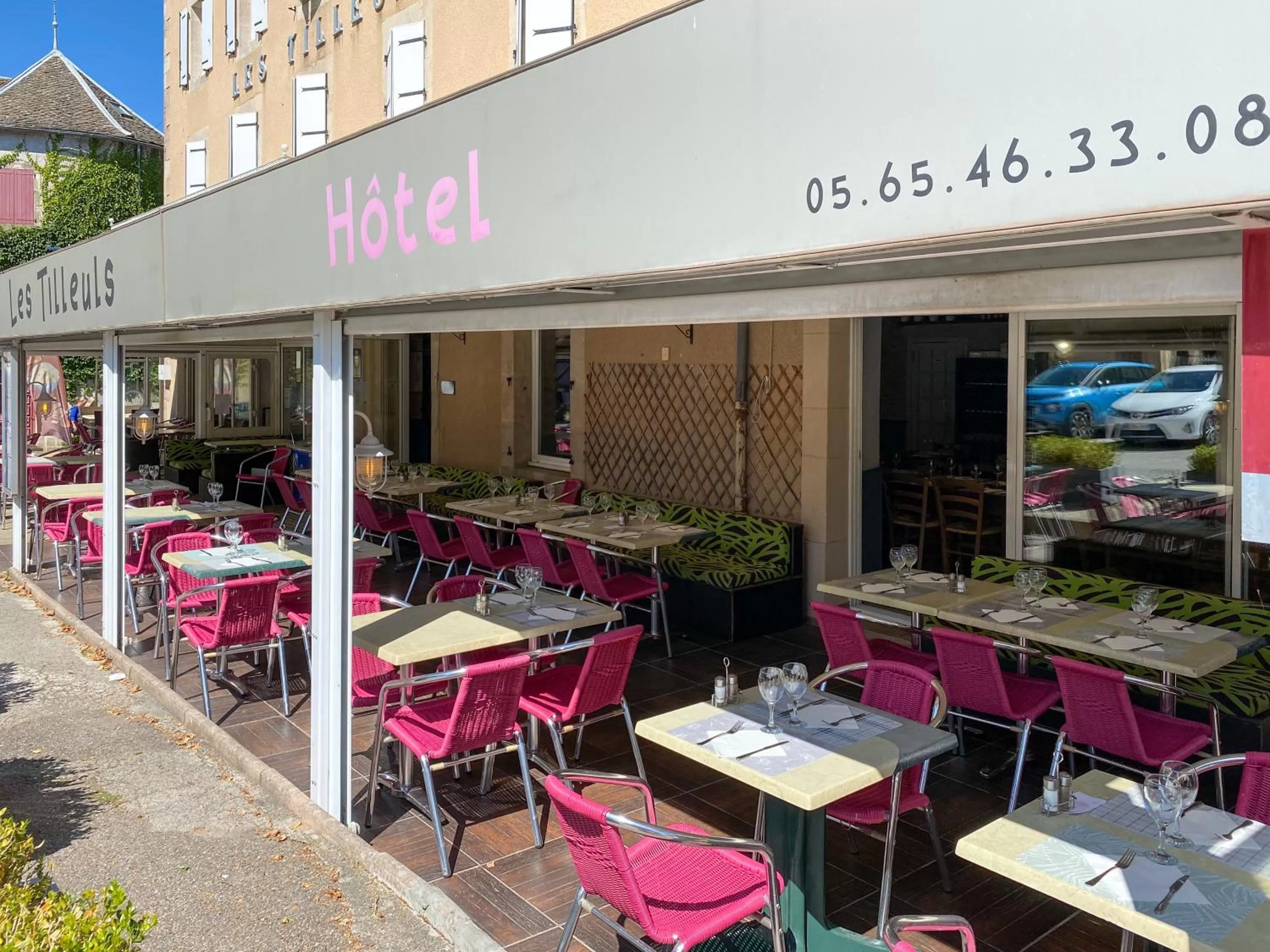 Restaurant/places to eat in Hôtel Les Tilleuls de Pareloup à Salles-Curan