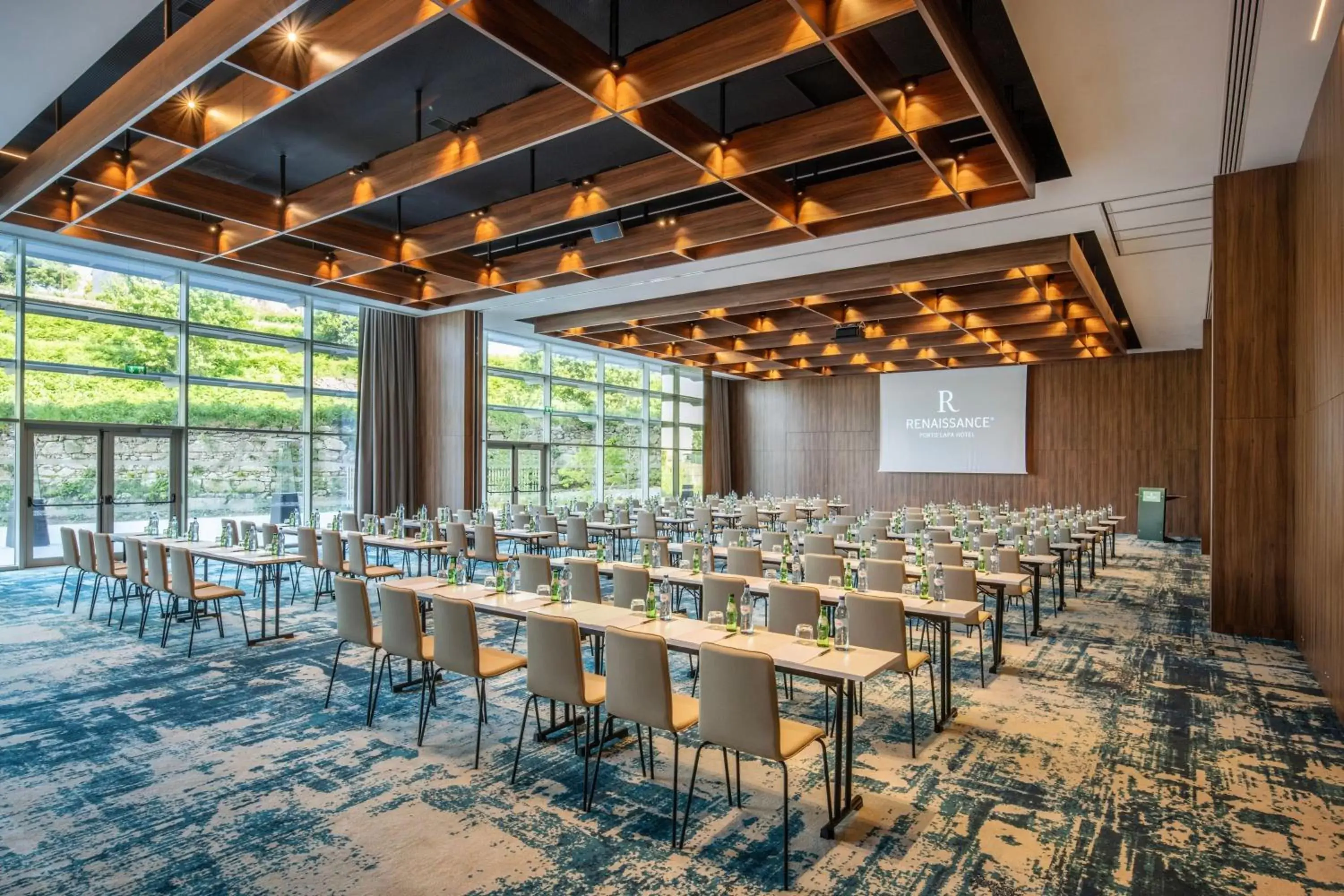 Meeting/conference room in Renaissance Porto Lapa Hotel