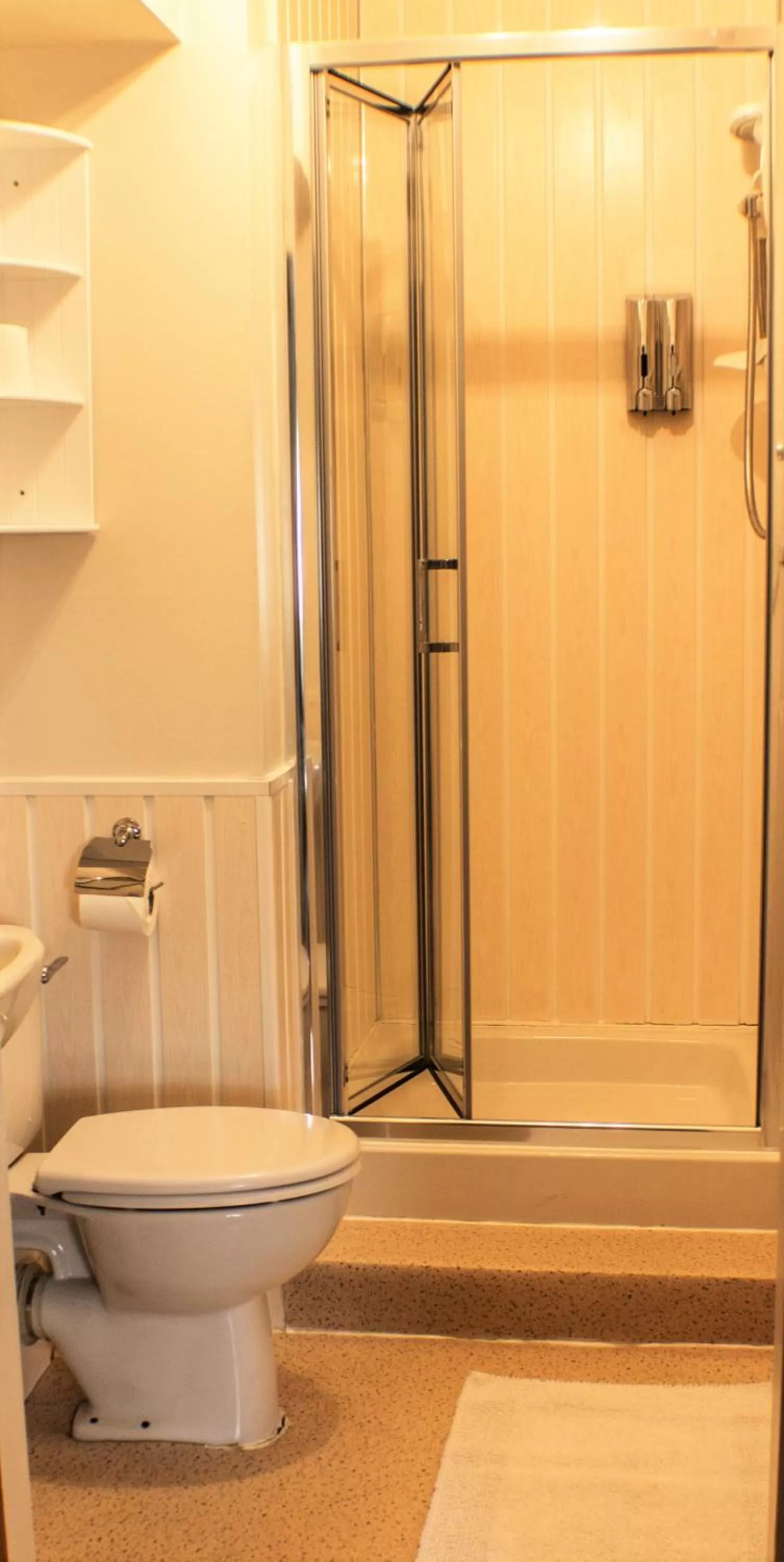 Bathroom in The Royal Oak Hotel