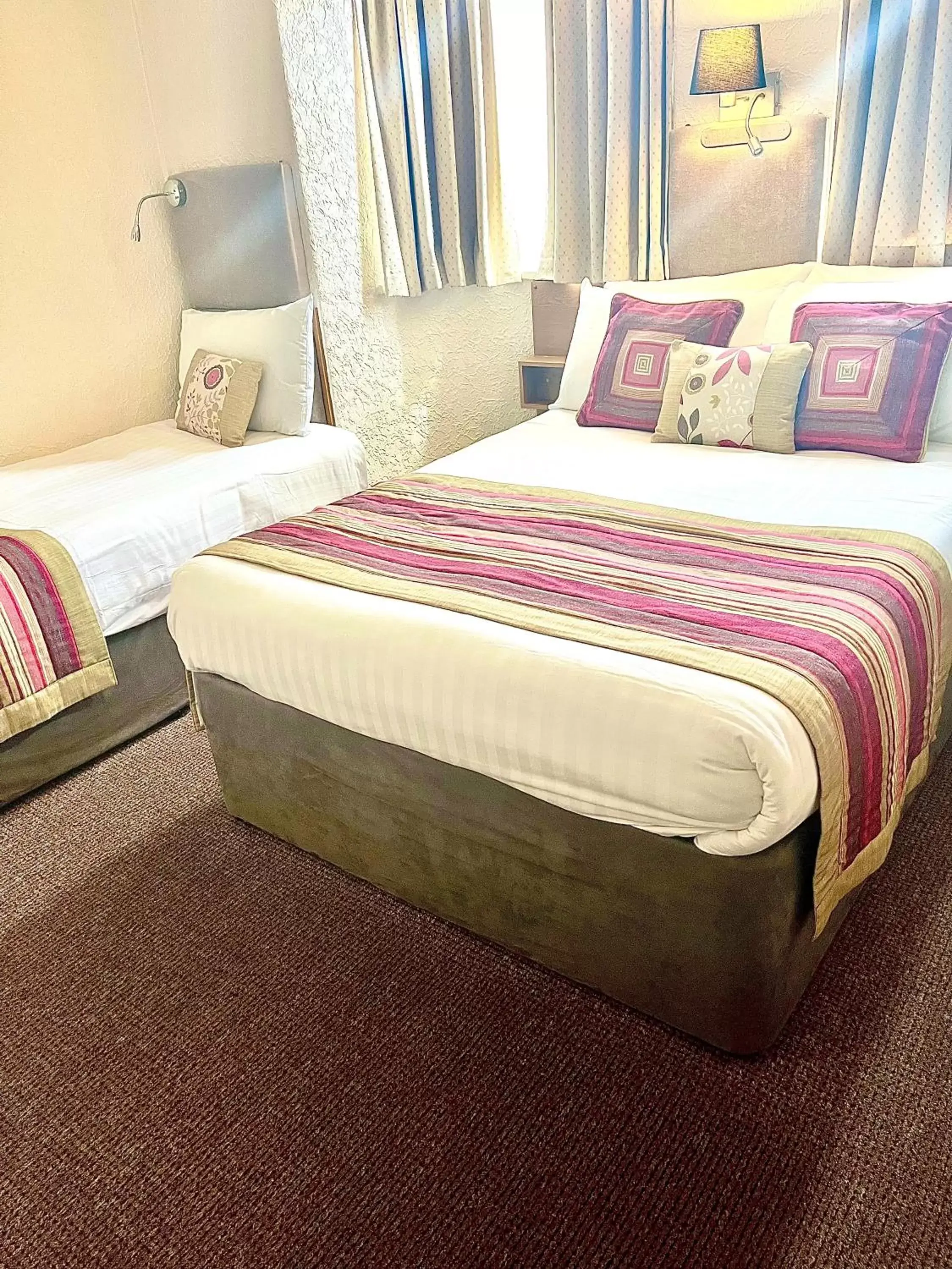 Bed in Clifton Court Hotel