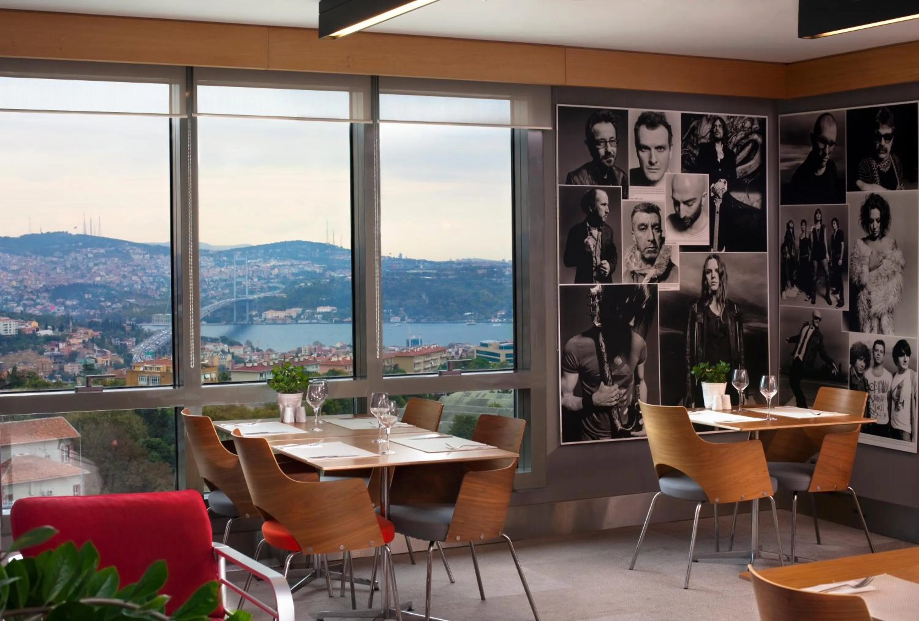 Restaurant/places to eat in Point Hotel Barbaros