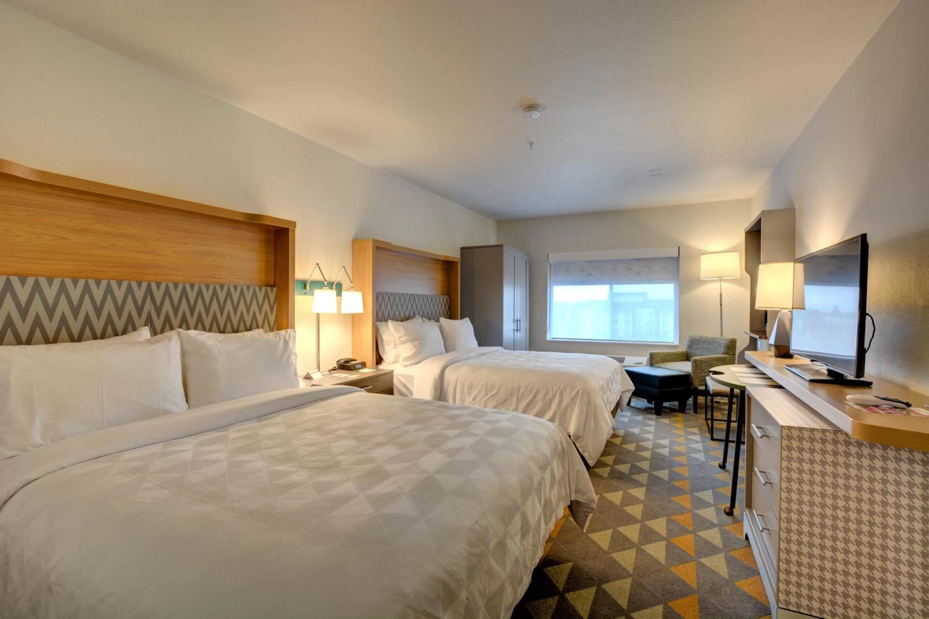 Photo of the whole room, Bed in Holiday Inn - Salem by IHG