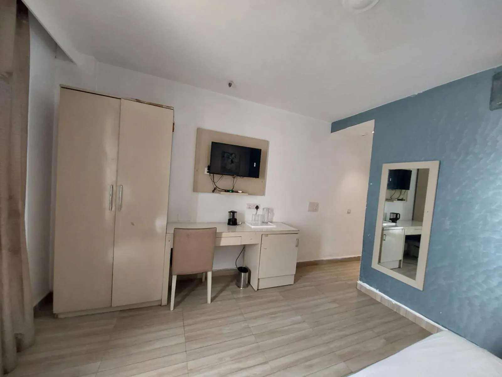 TV/Entertainment Center in Hotel Shanti Palace