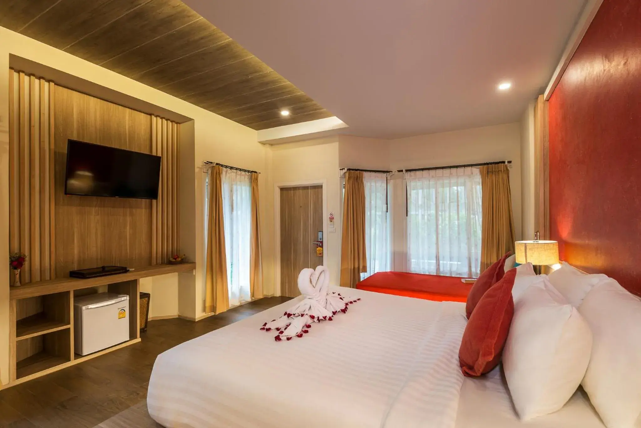 Bed in Lanta Sand Resort & Spa