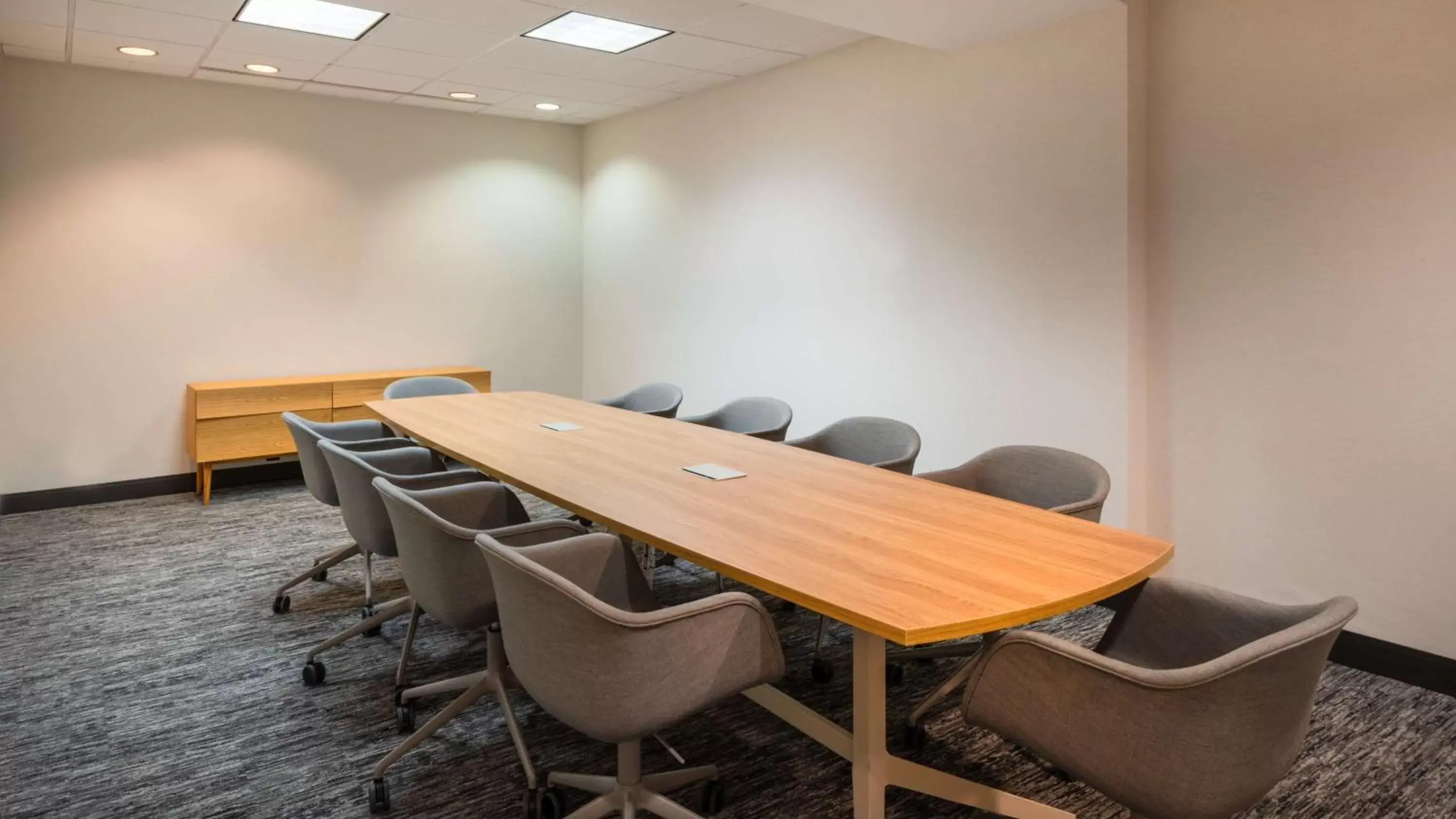 Meeting/conference room in DoubleTree by Hilton Newark Penn Station, NJ