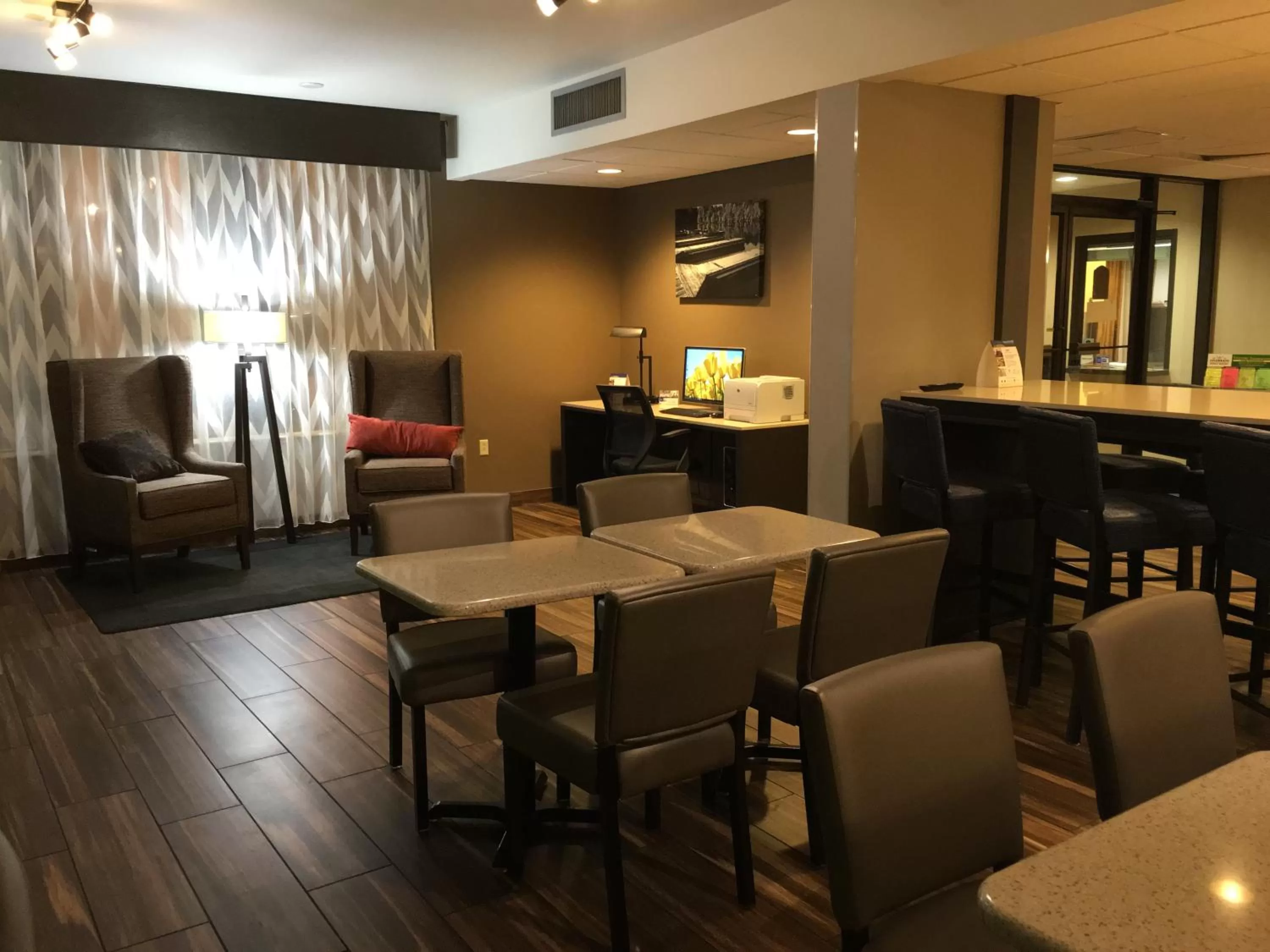 Seating area in Baymont by Wyndham Rocky Mount I-95