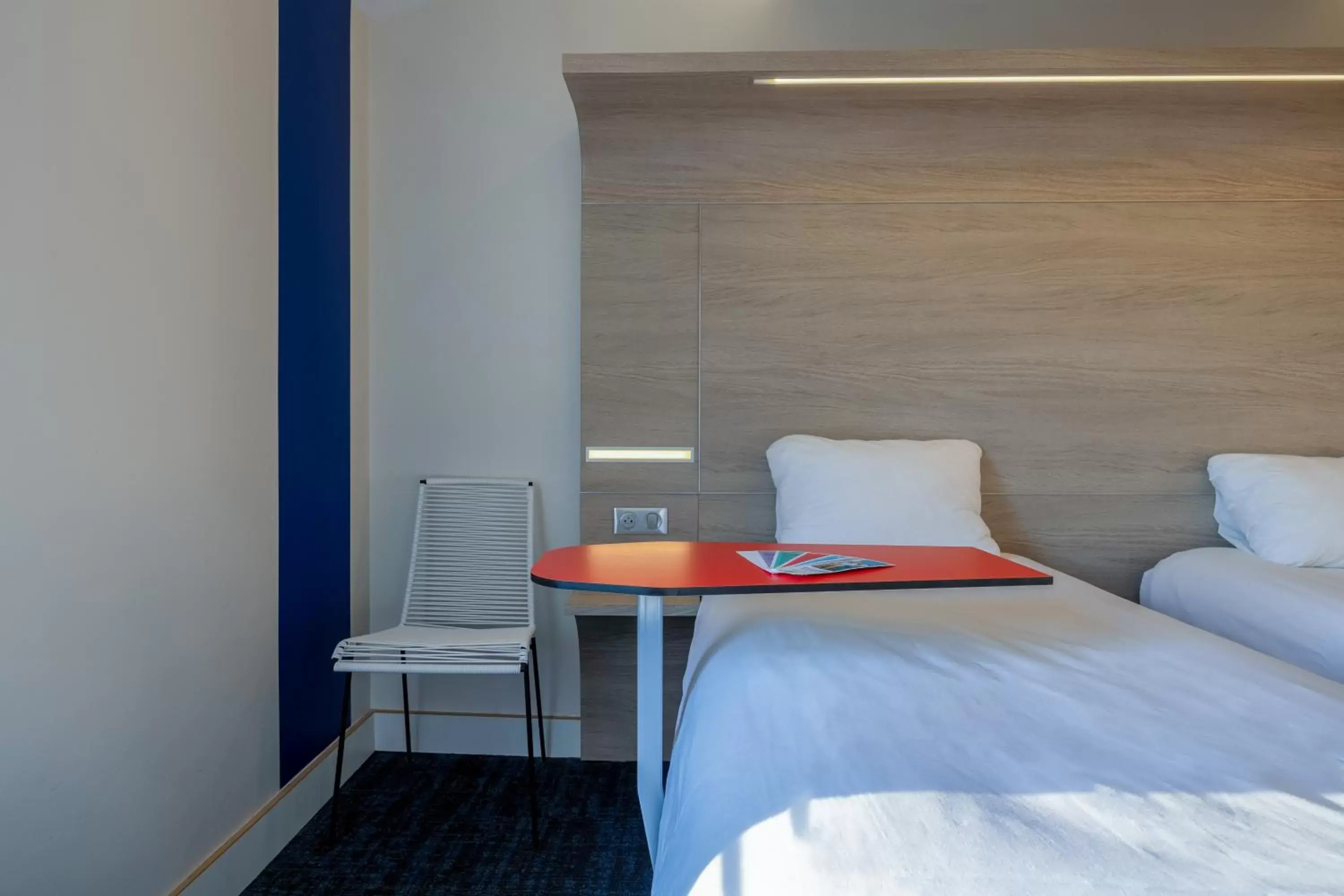 Bedroom, Bed in ibis Styles La Rochelle Centre