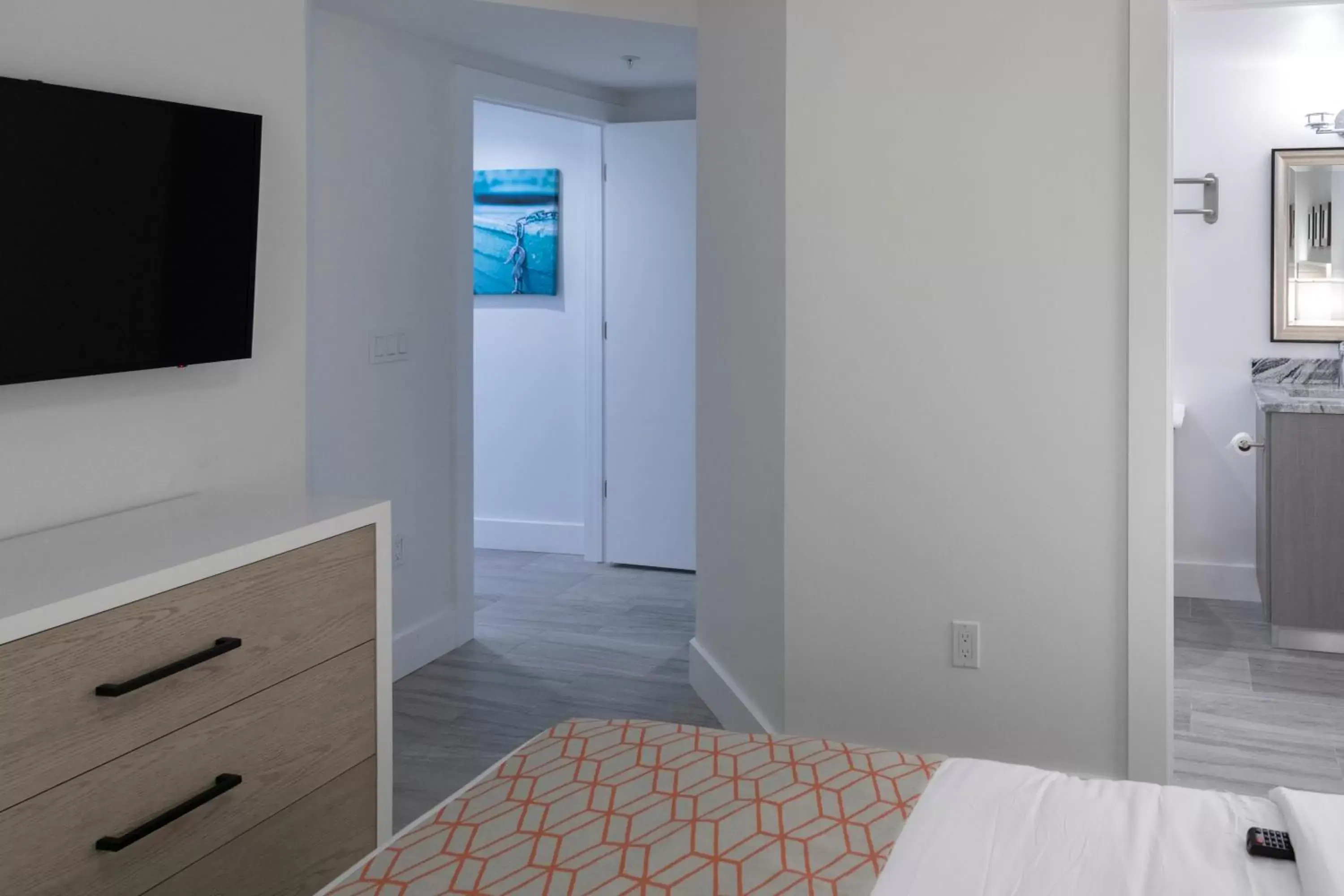 Bed, TV/Entertainment Center in Provident Oceana Beachfront Suites