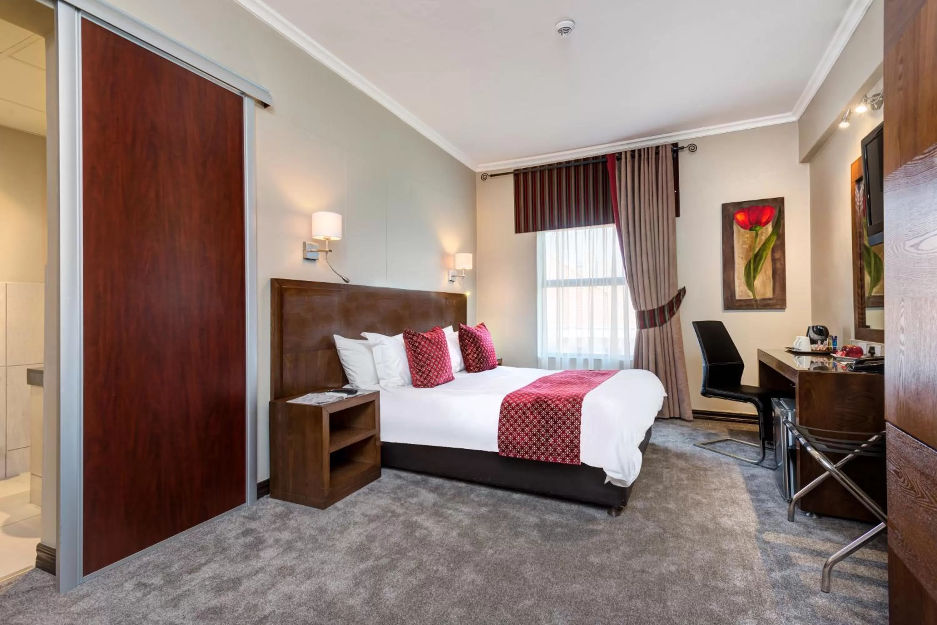 Standard King Room - single occupancy in Protea Hotel by Marriott Pretoria Hatfield