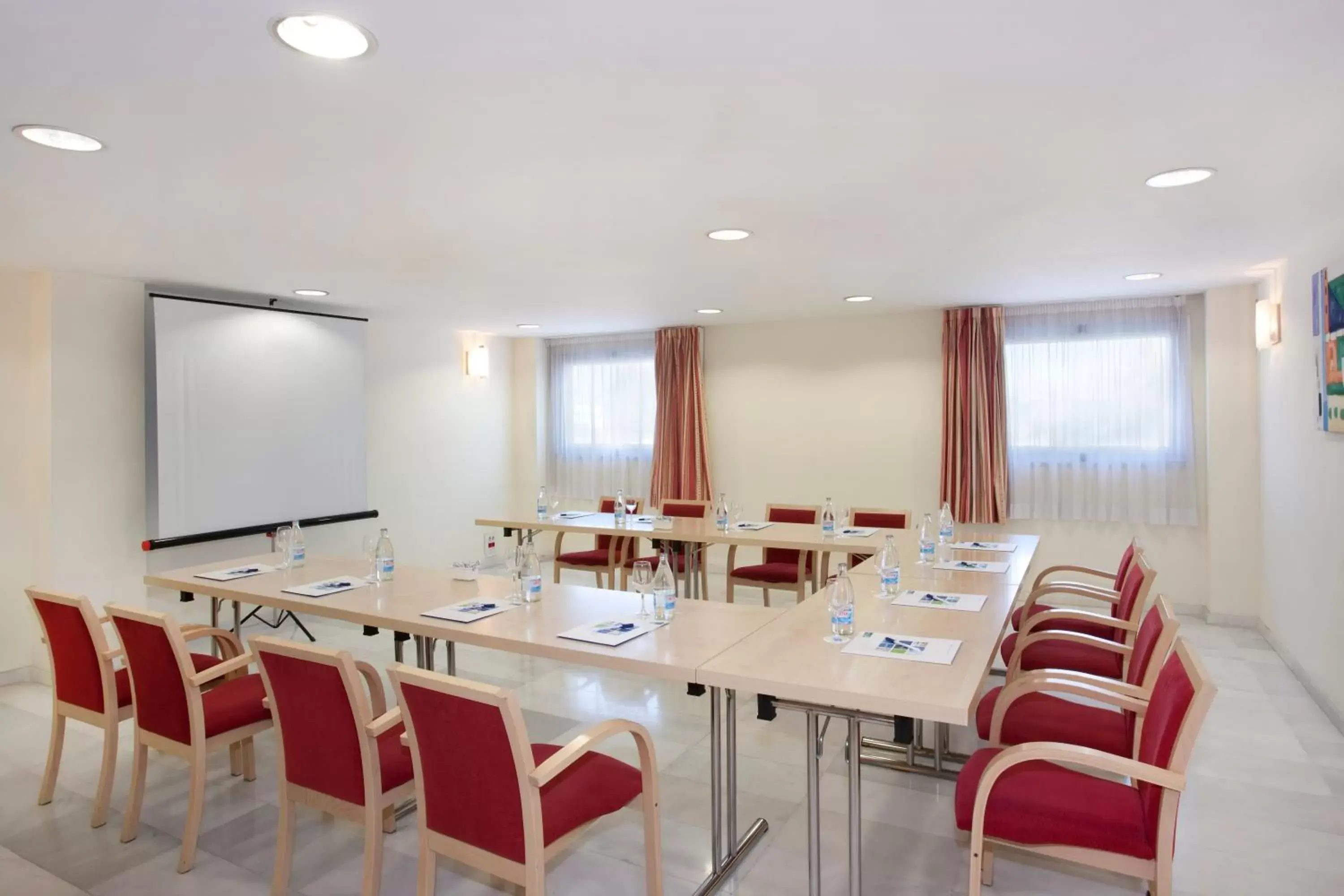 Meeting/conference room in Holiday Inn Express Madrid-Alcorcón, an IHG Hotel