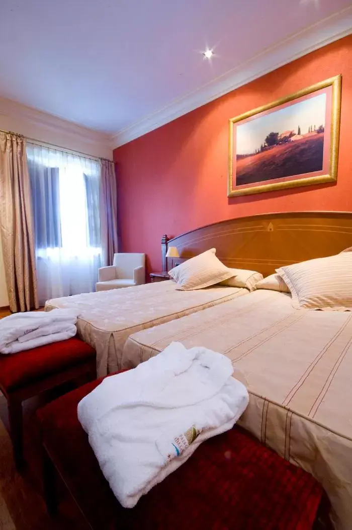 Photo of the whole room, Bed in Hotel Palacio de la Magdalena