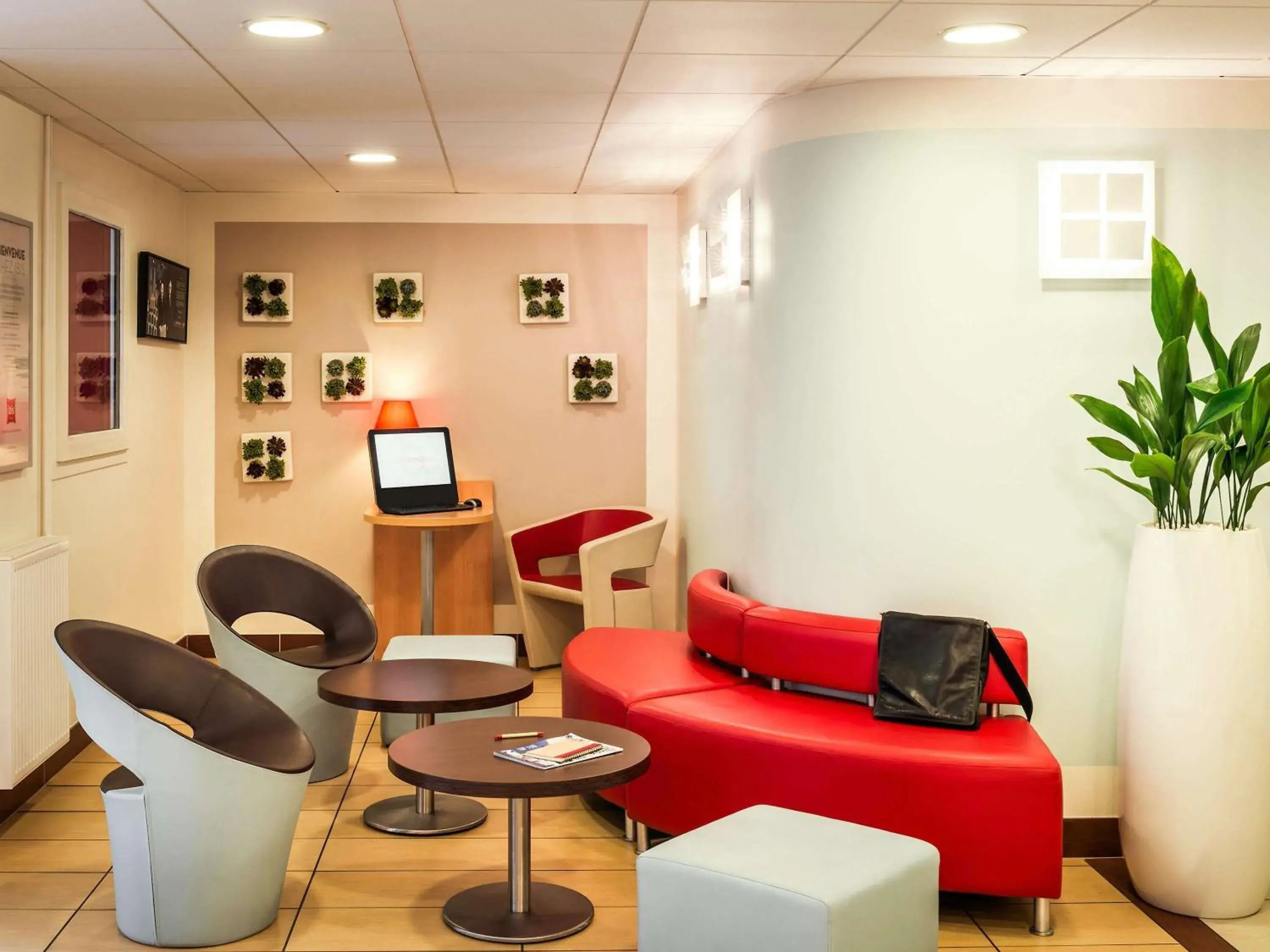 Property building, Seating Area in ibis Massy