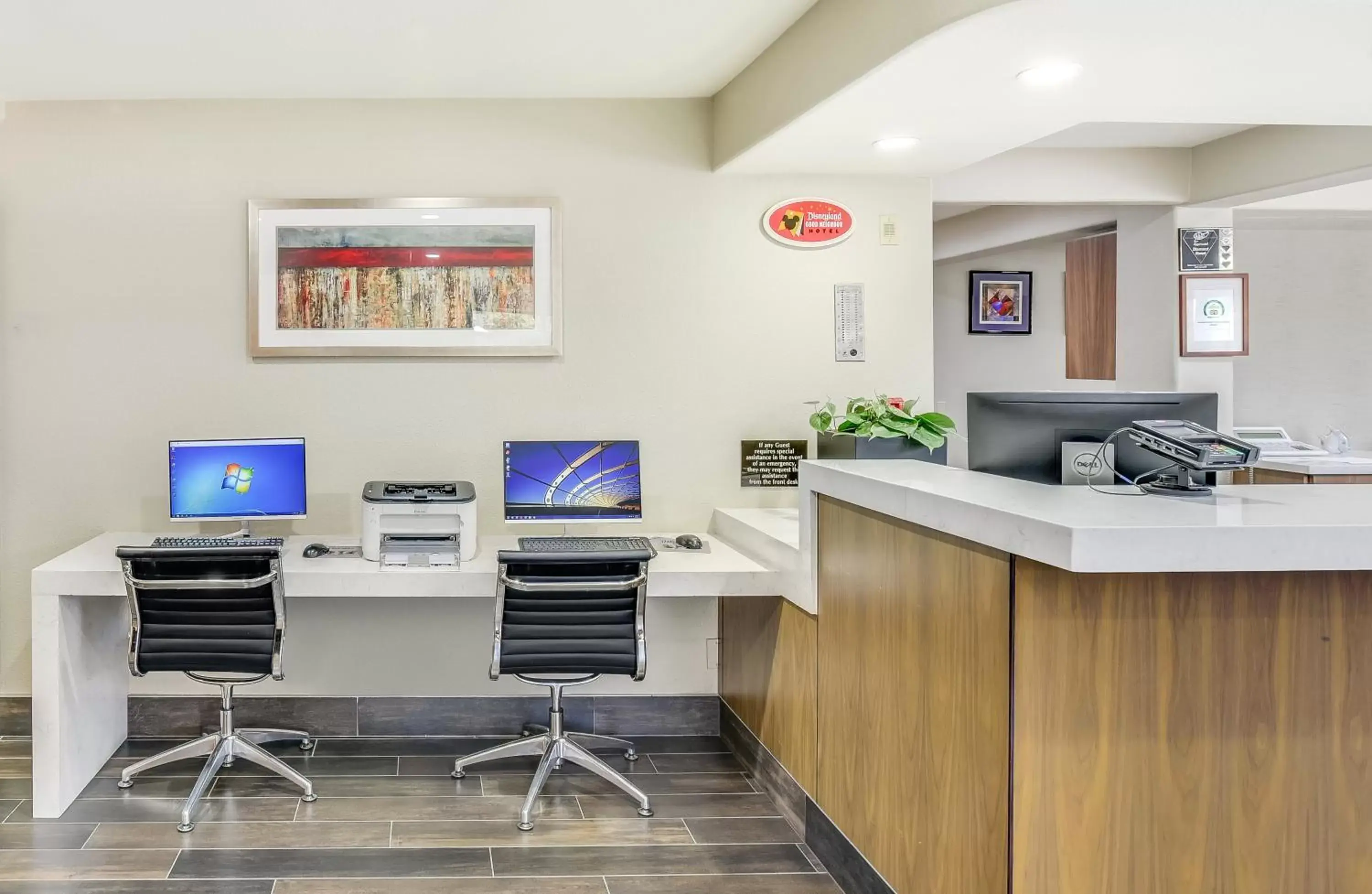 Lobby or reception in Anaheim Desert Inn & Suites