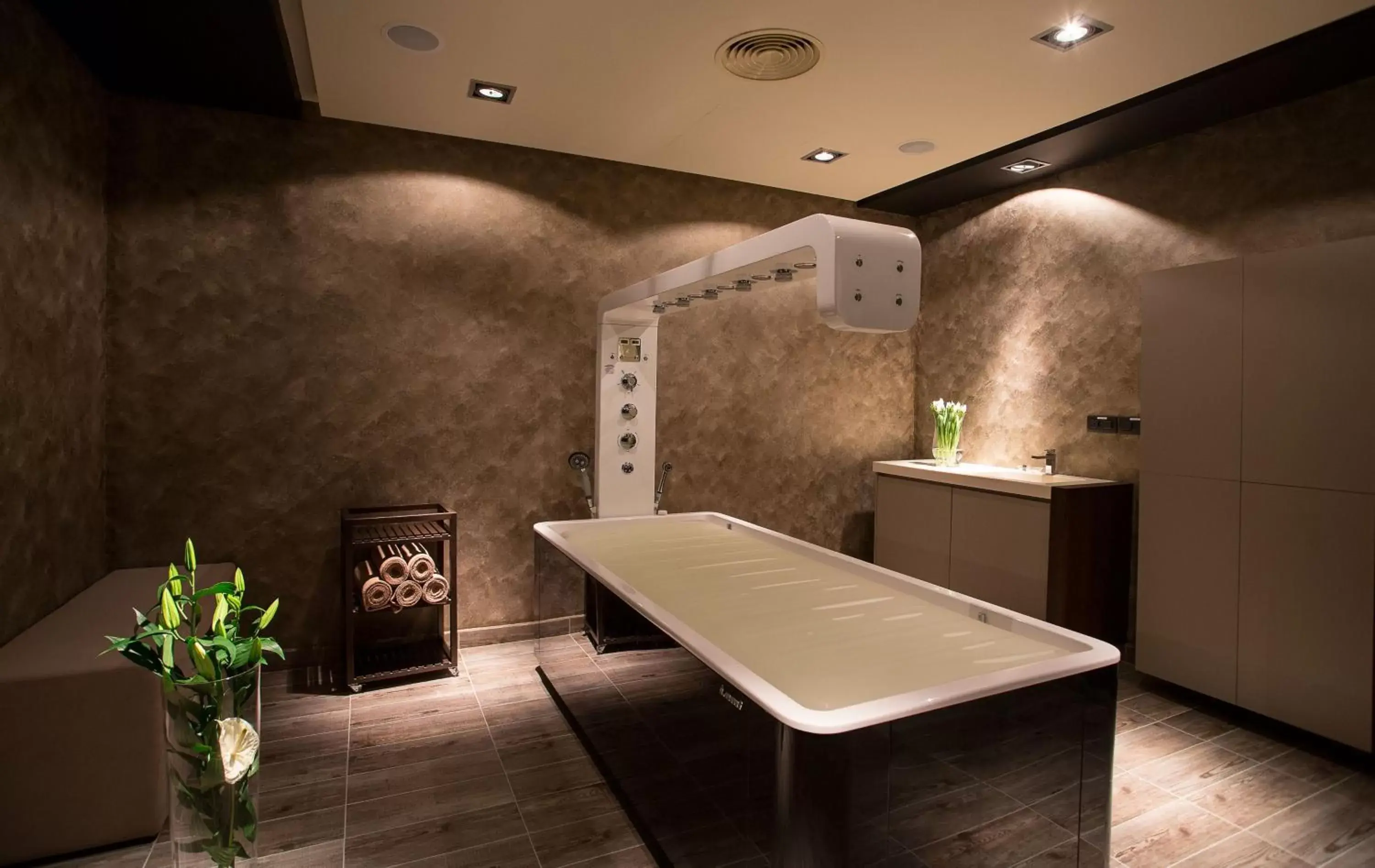 Spa and wellness centre/facilities in Kronwell Brasov Hotel