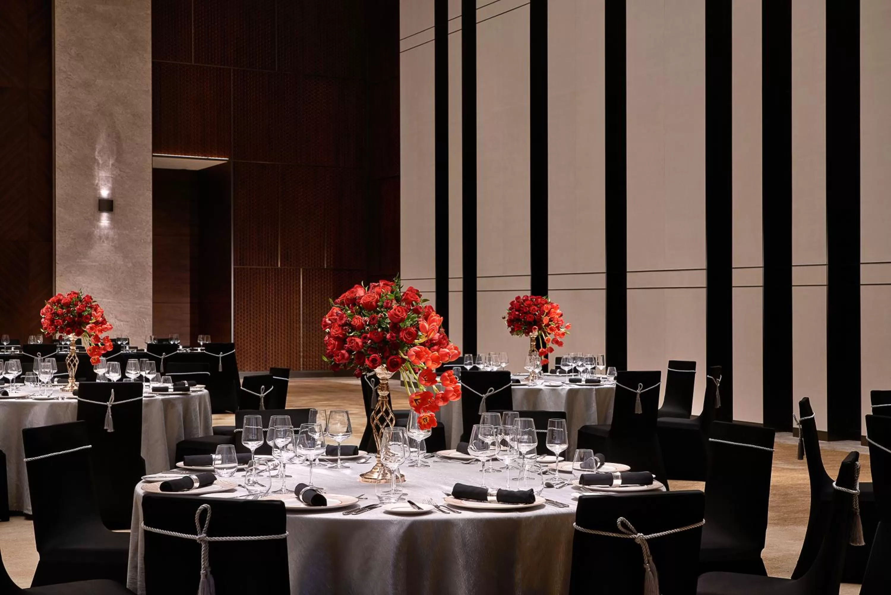 Banquet/Function facilities in Raffles Shenzhen, Situated in the heart of One Shenzhen Bay, Book Now to Enjoy Free Minibar and Happy Hour Privileges at Long Bar on 71F