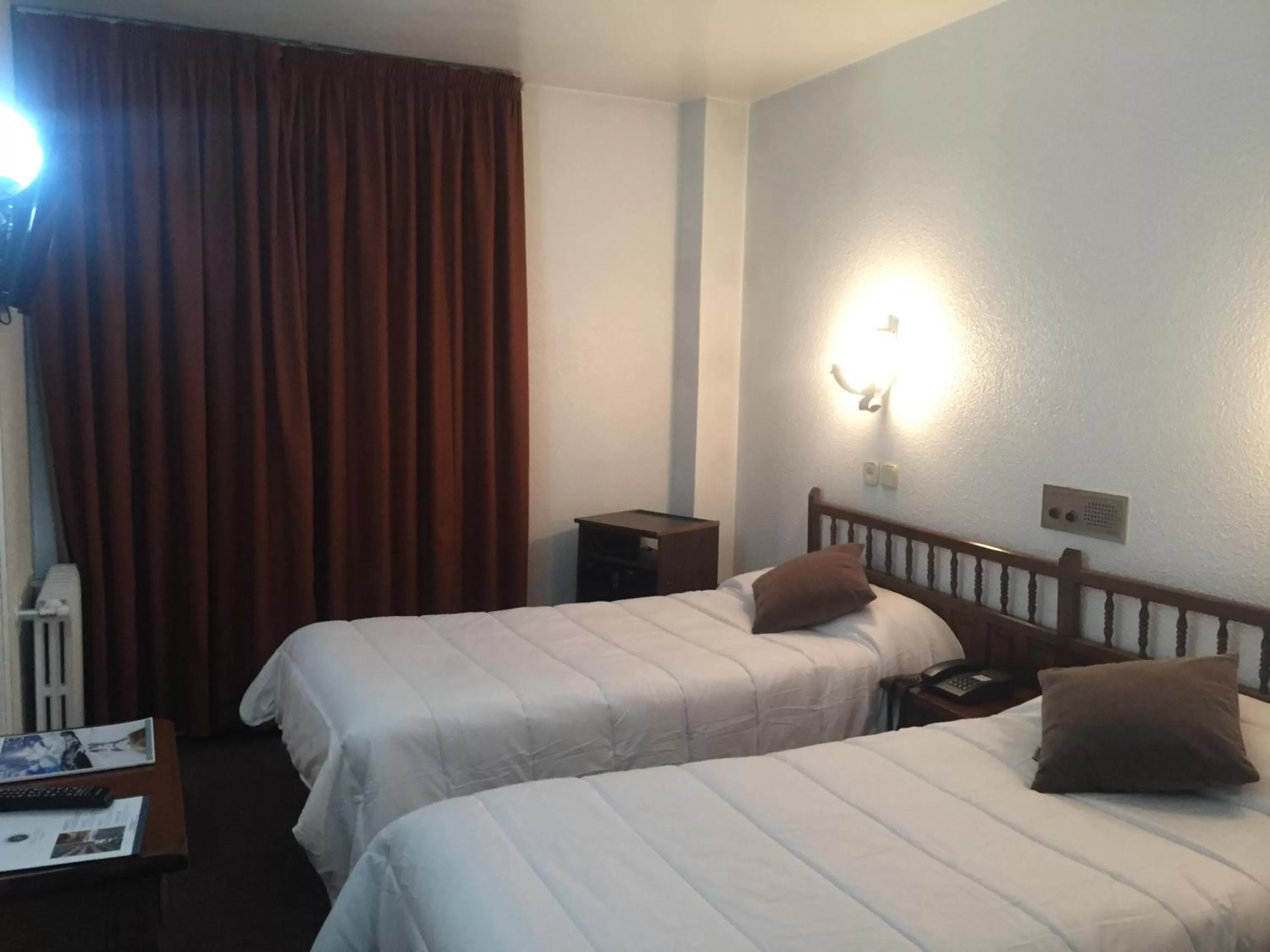 Bedroom, Bed in Hotel Folch