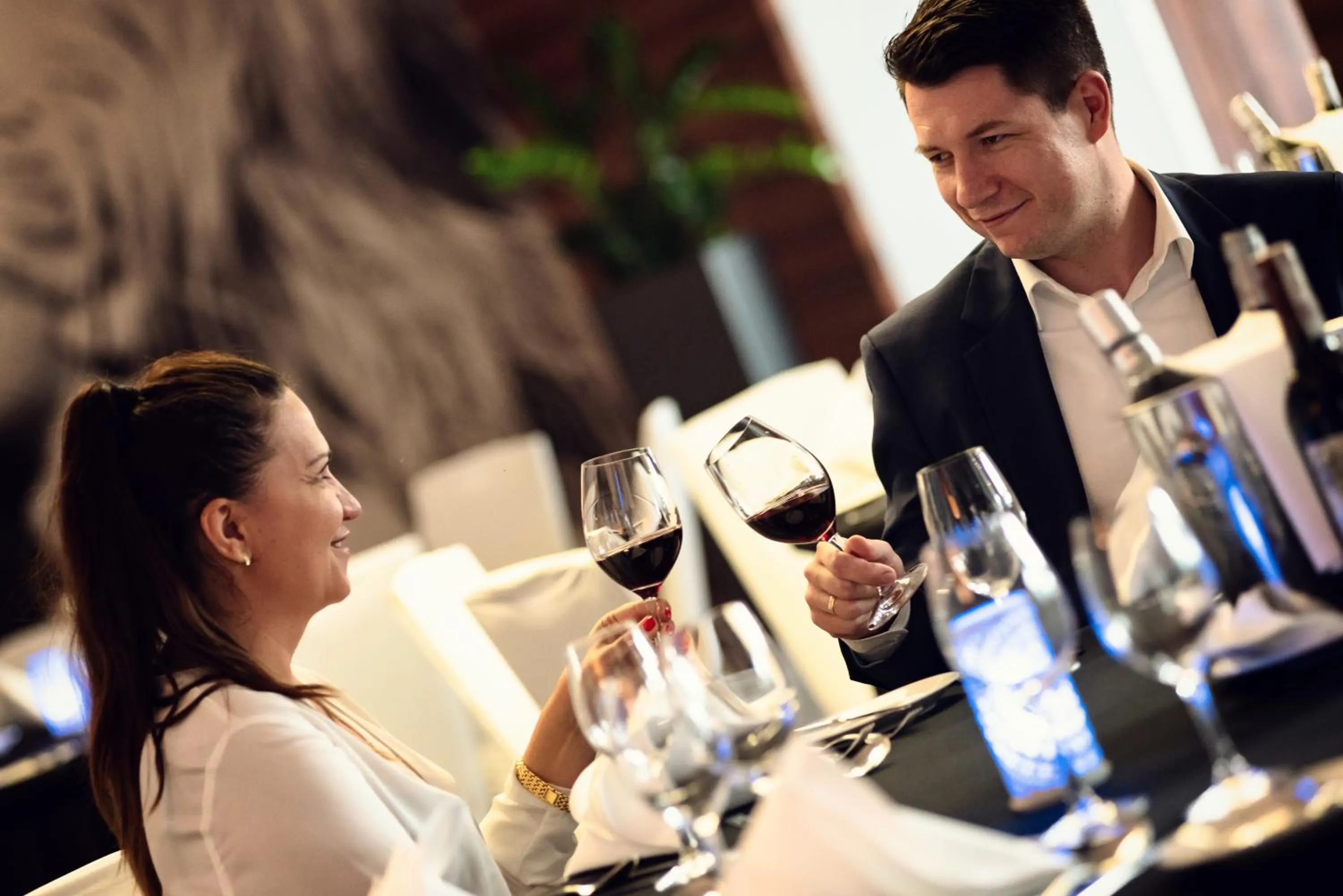 Restaurant/places to eat in Warsaw Plaza Hotel