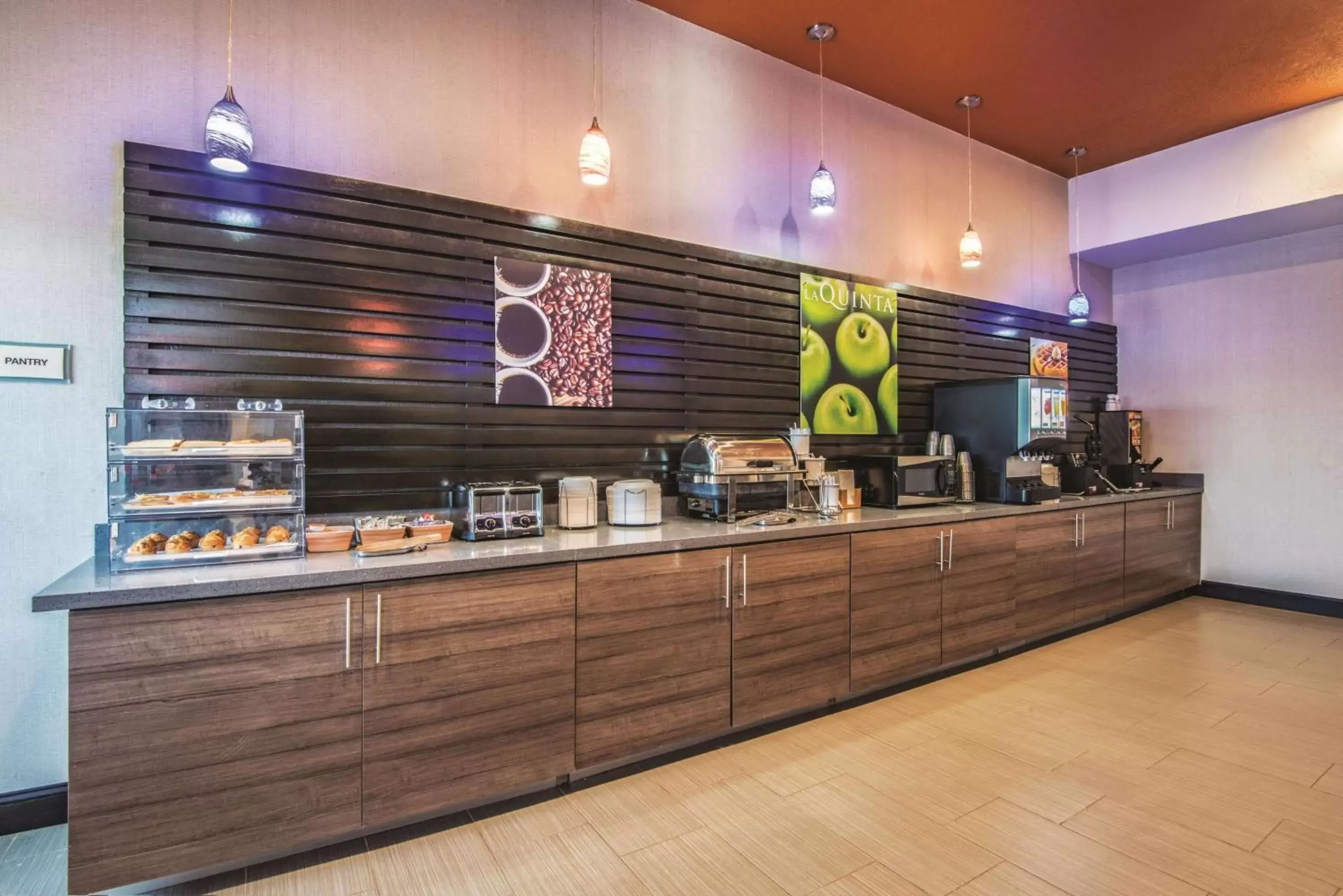 Restaurant/places to eat in La Quinta by Wyndham Guthrie Restaurant/places to eat in La Quinta by Wyndham Guthrie