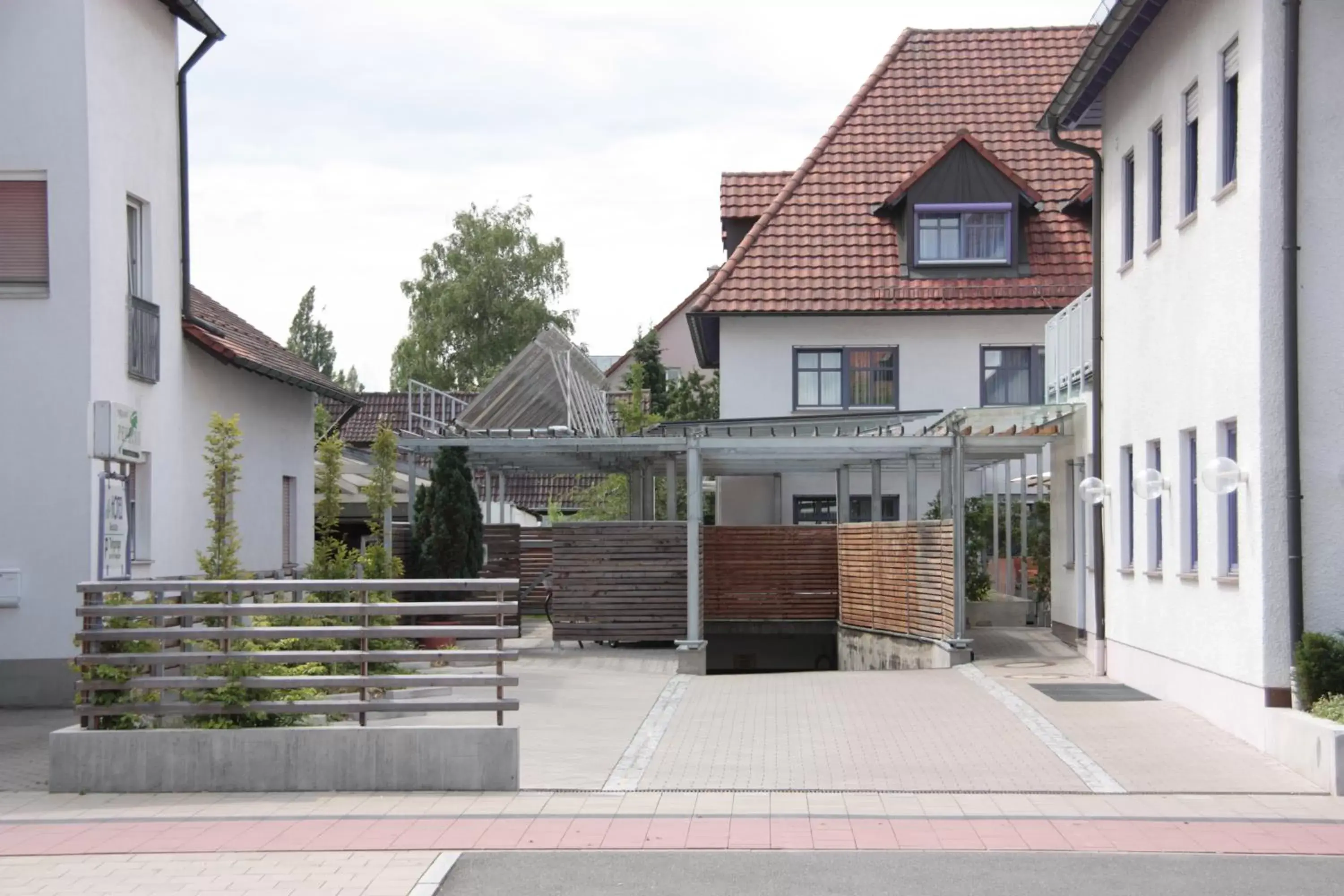 Facade/entrance, Property Building in Art-Hotel Erlangen