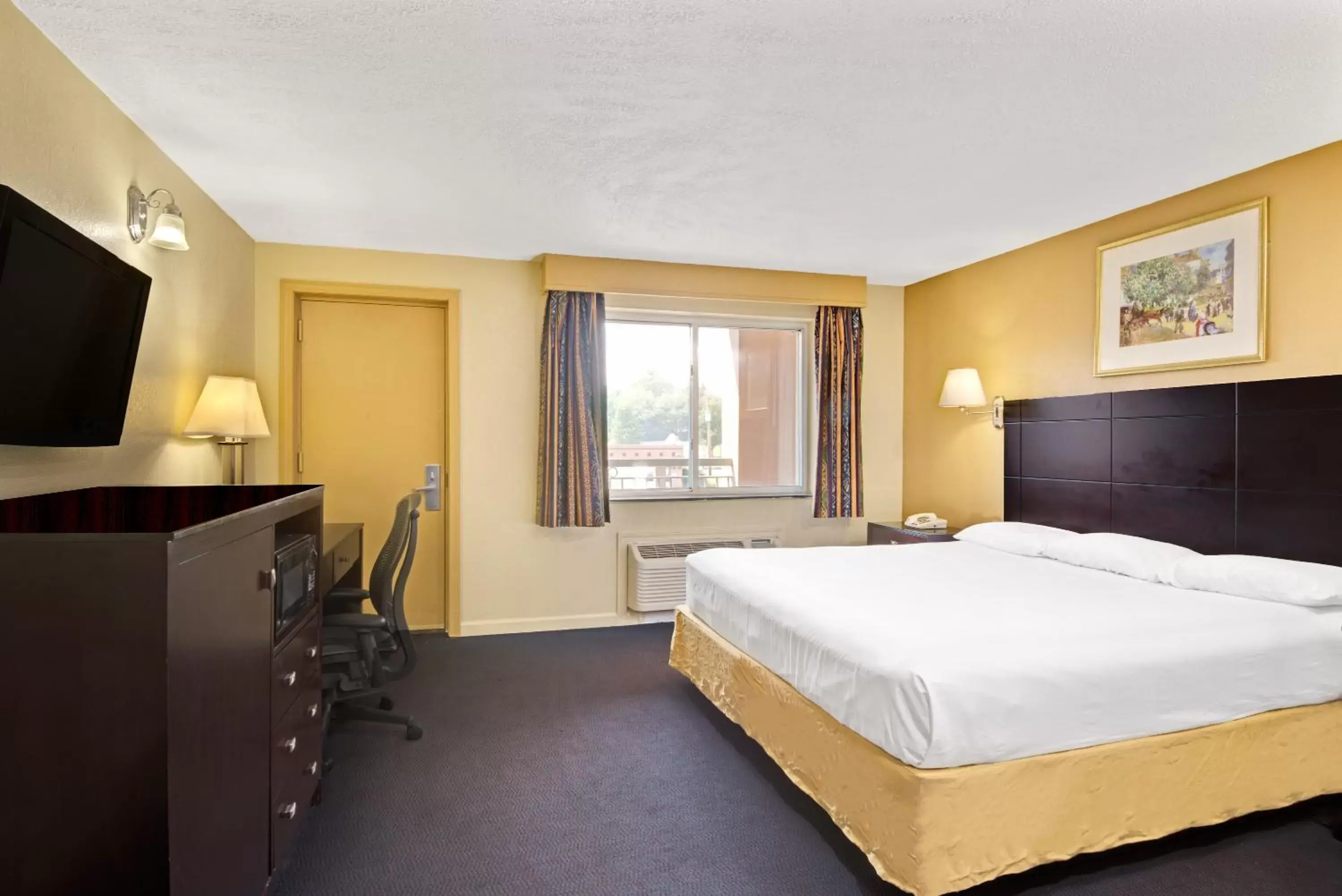 Photo of the whole room in Super 8 by Wyndham Milford/New Haven