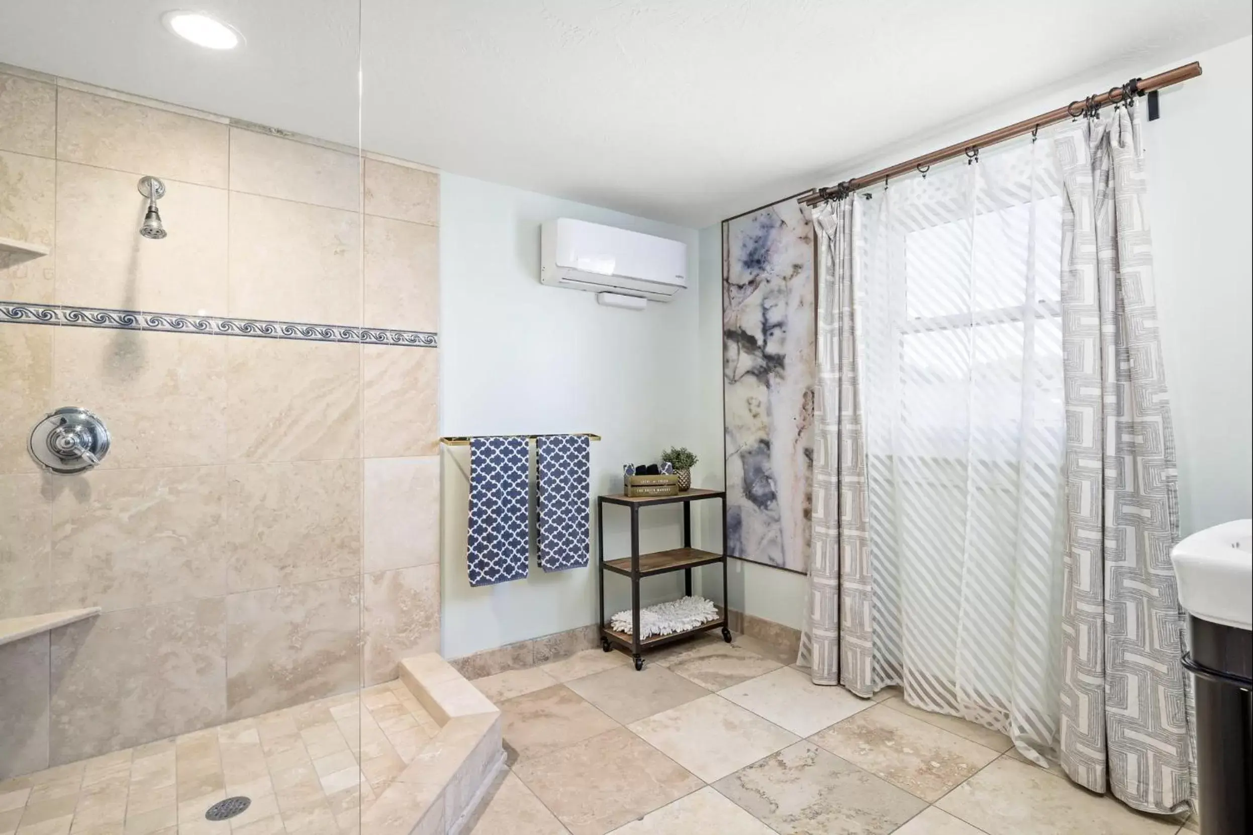 Shower, Bathroom in The Wesley Walla Walla