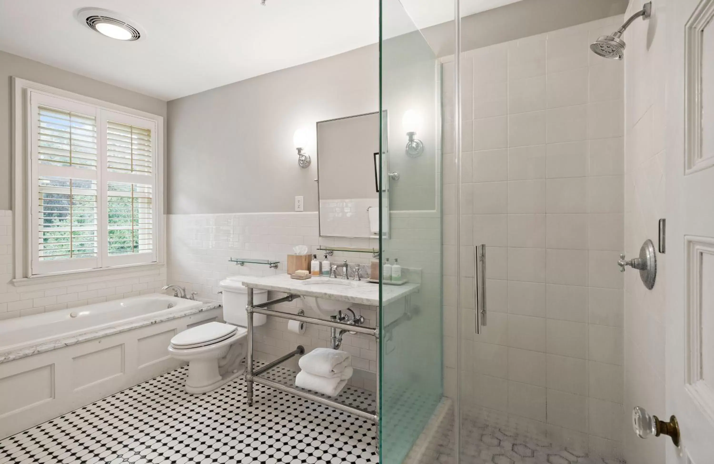 Shower, Bathroom in Jekyll Island Club Resort