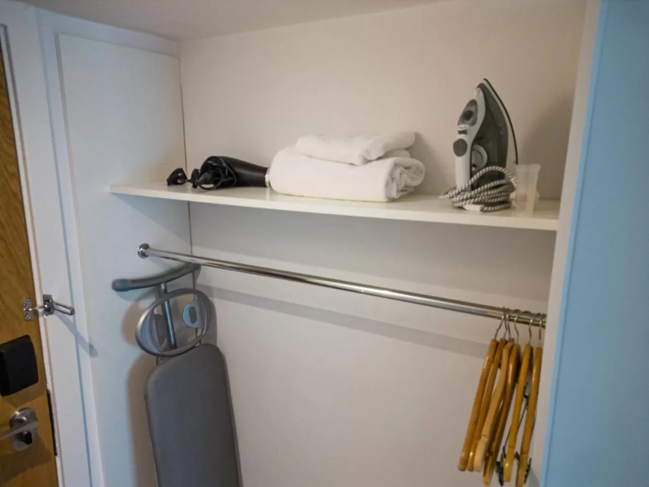 furniture in Holiday Inn Mansfield Alfreton M1 Jct 28 by IHG