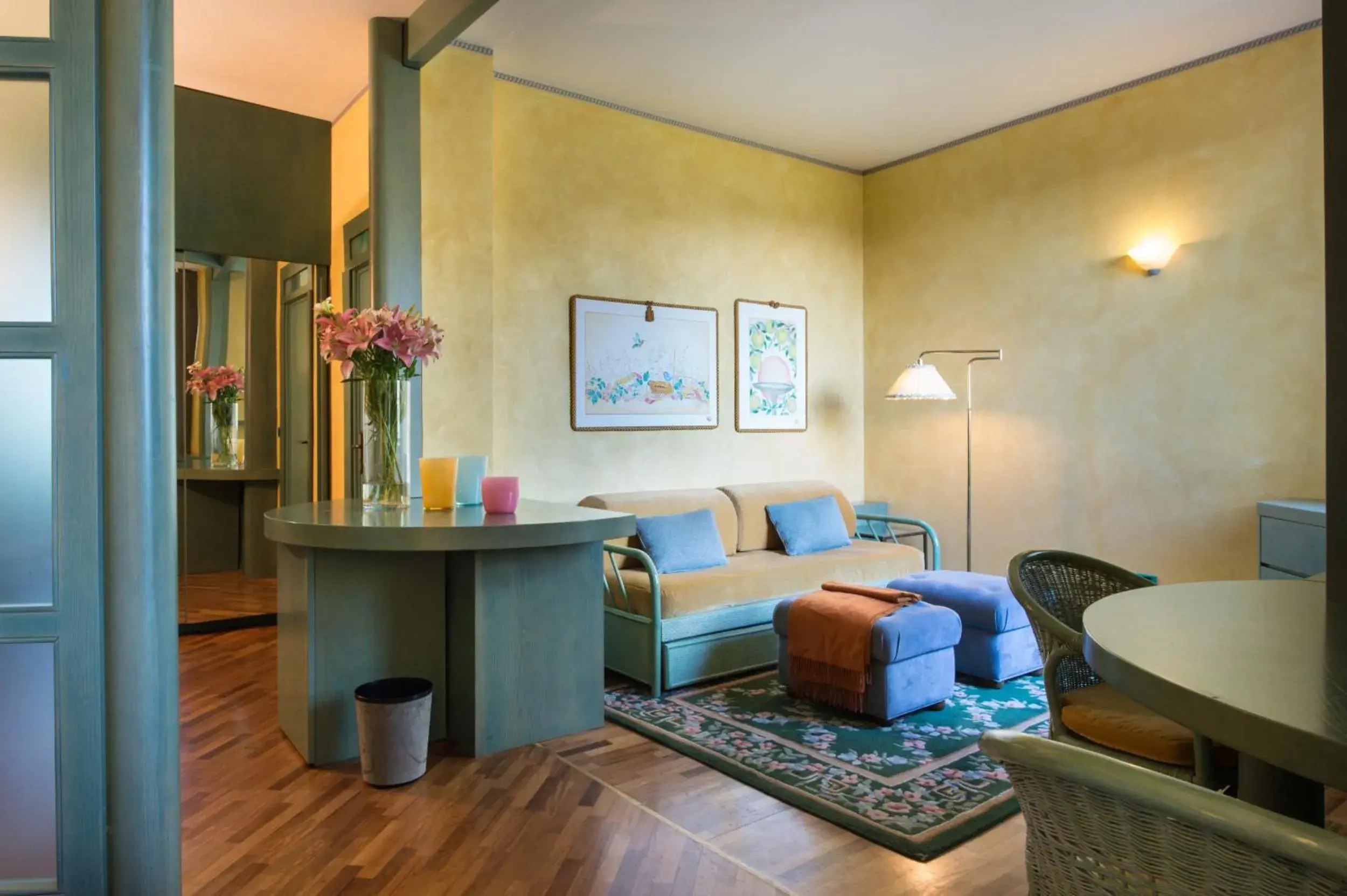 Photo of the whole room, Seating Area in Grand Hotel Panoramic