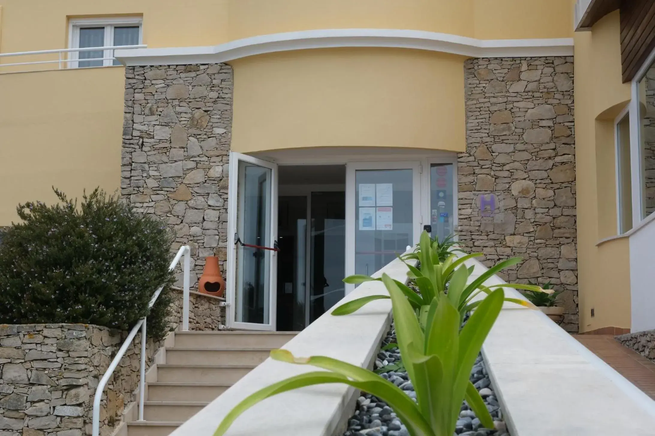 Facade/entrance in Hotel Pinhalmar