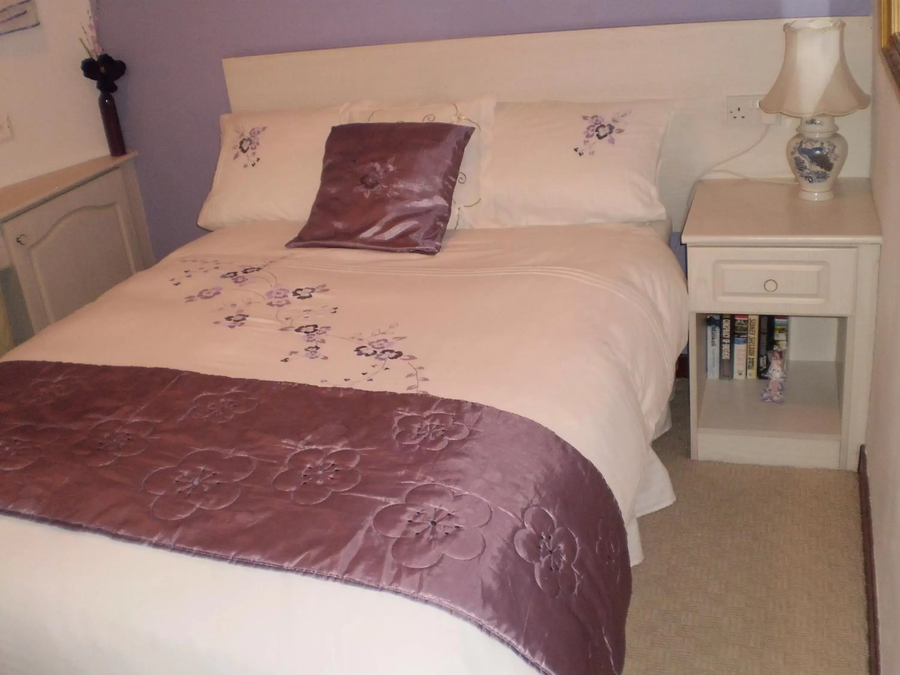 Bedroom, Bed in Shawlee Cottage