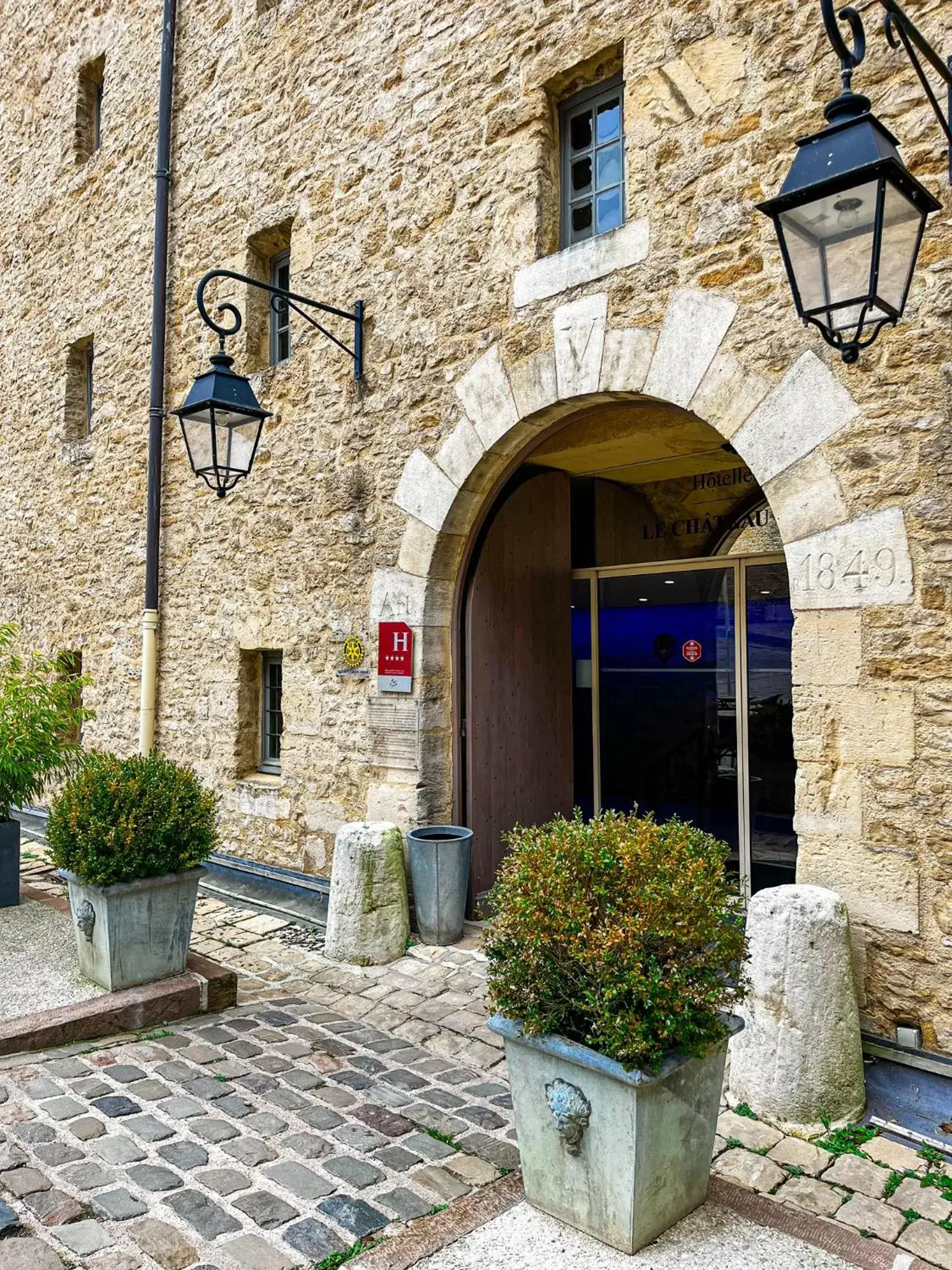 Facade/entrance in Hôtel Le Château Fort de Sedan