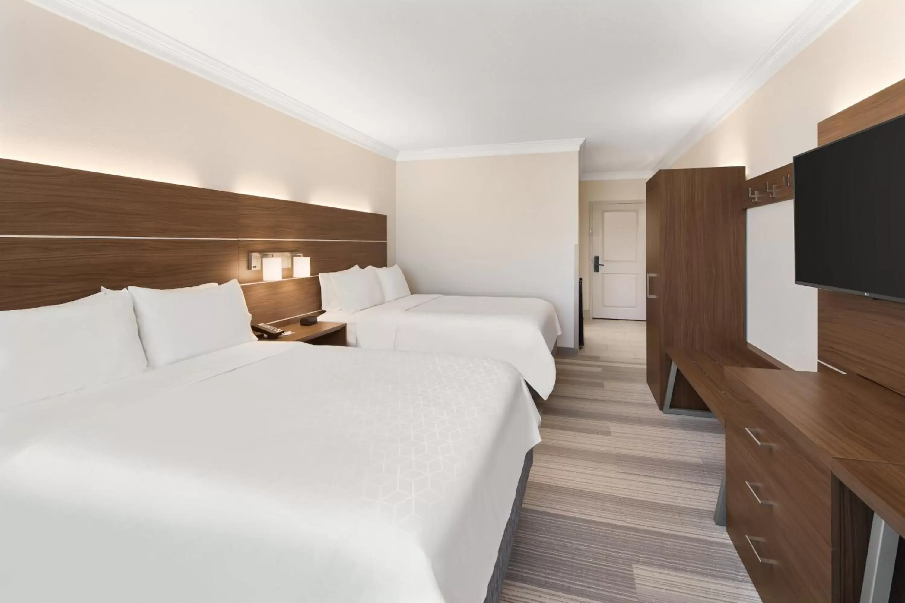 Standard Queen Room with Two Queen Beds in Holiday Inn Express Hotel & Suites Byron by IHG Standard Queen Room with Two Queen Beds in Holiday Inn Express Hotel & Suites Byron by IHG