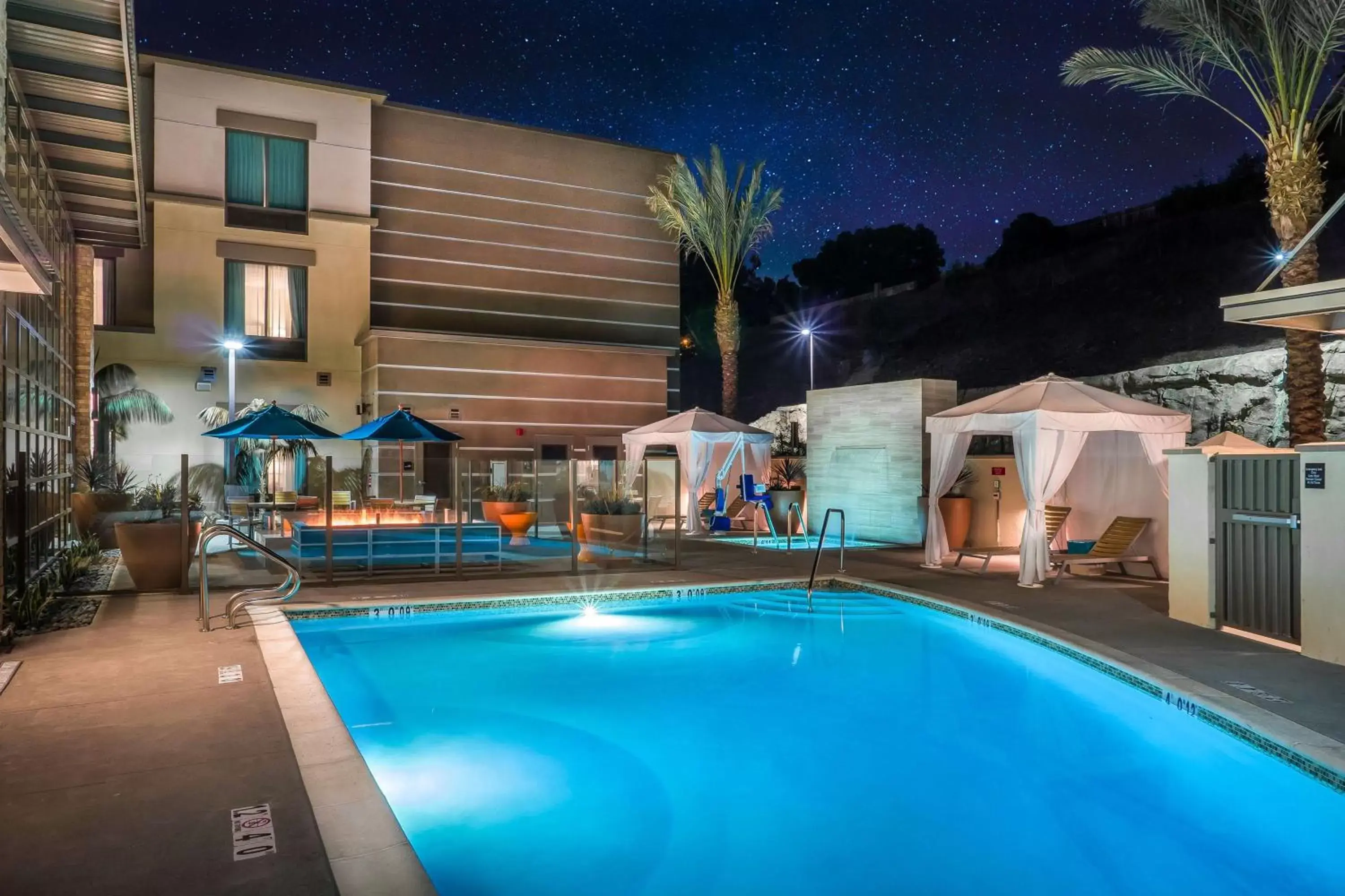 Swimming pool, Property Building in Hampton Inn & Suites by Hilton Mission Viejo Laguna San Juan Capistrano