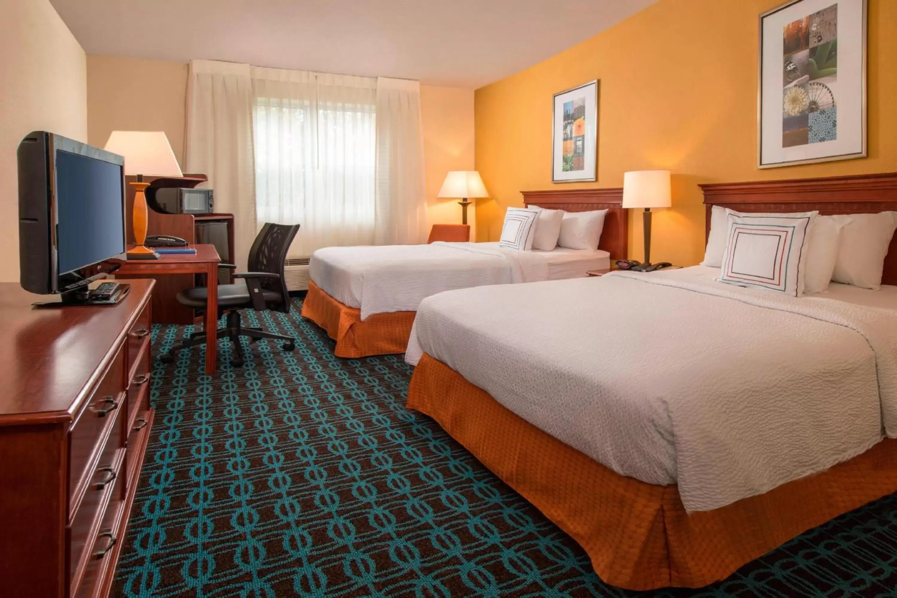 Photo of the whole room, Bed in Fairfield Inn & Suites by Marriott Williamsburg