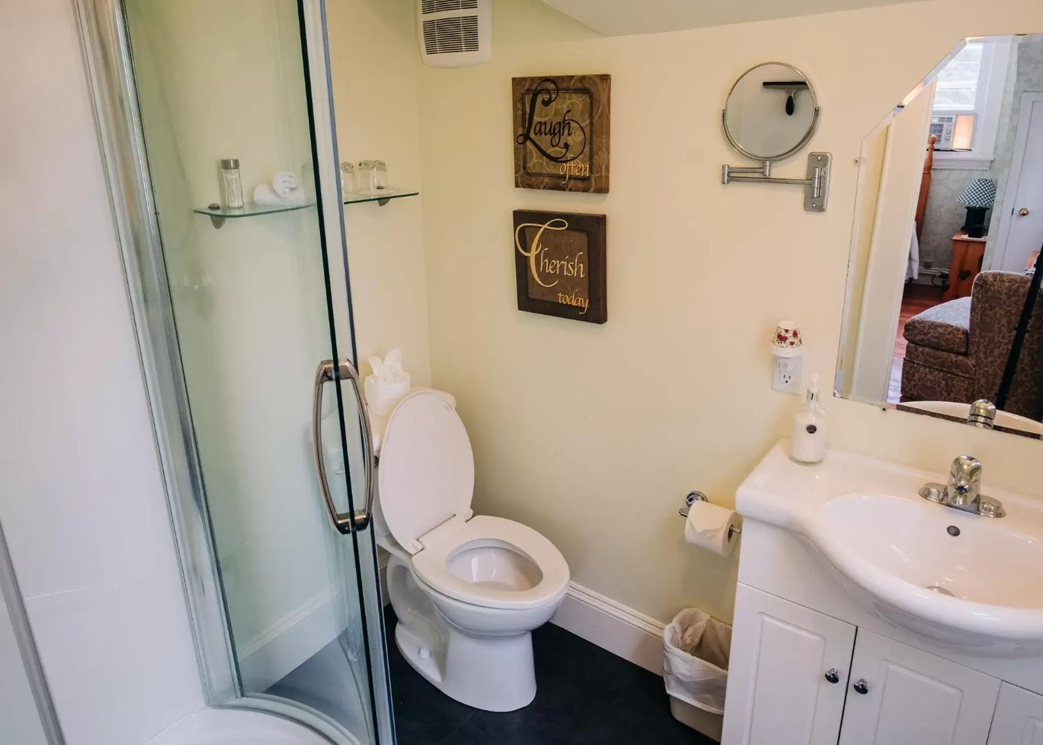 Bathroom in Farmhouse Inn B&B