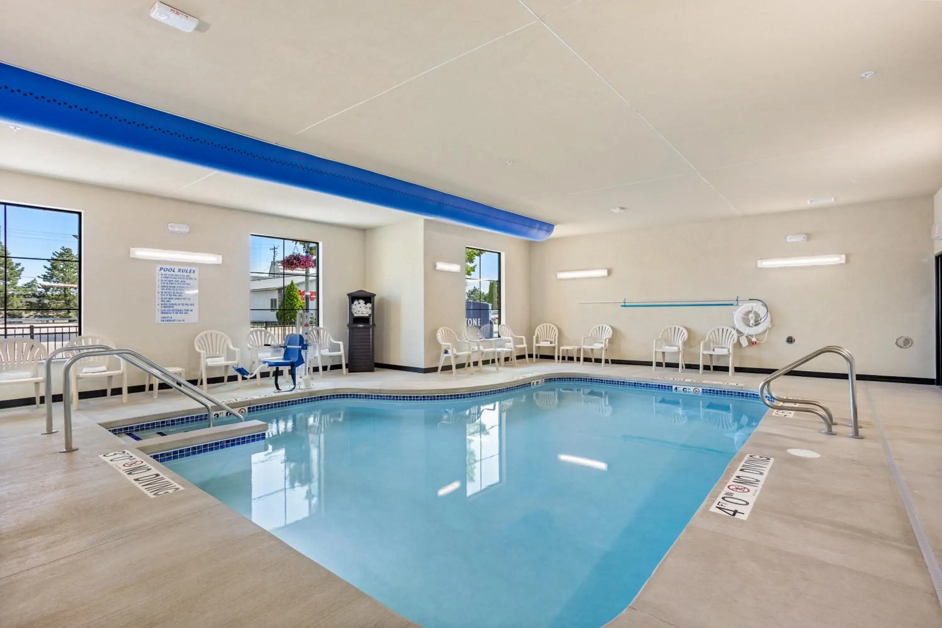 Swimming Pool in Cobblestone Hotel & Suites - De Pere