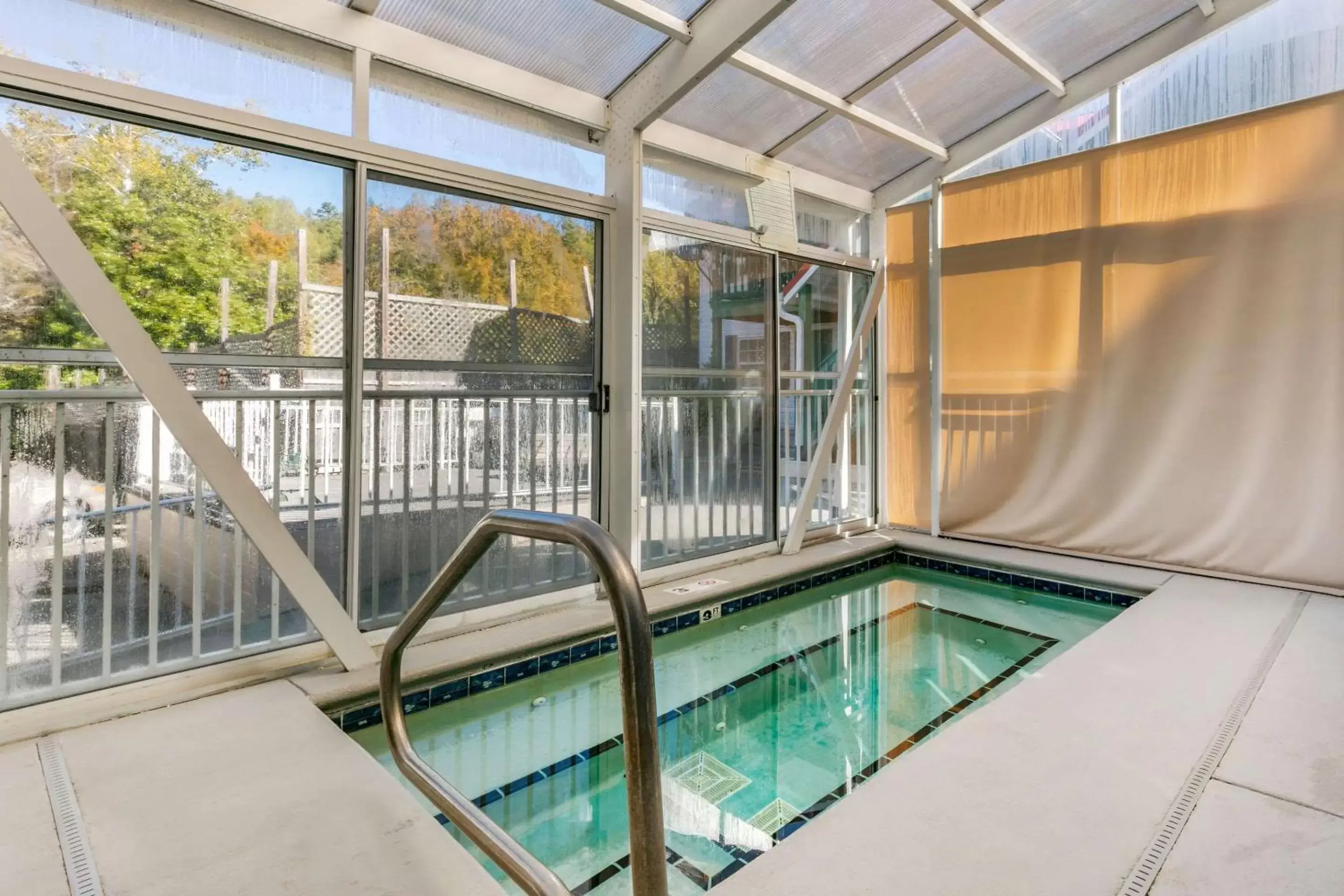 Hot Tub, Swimming Pool in Sleep Inn & Suites near Sports World Blvd
