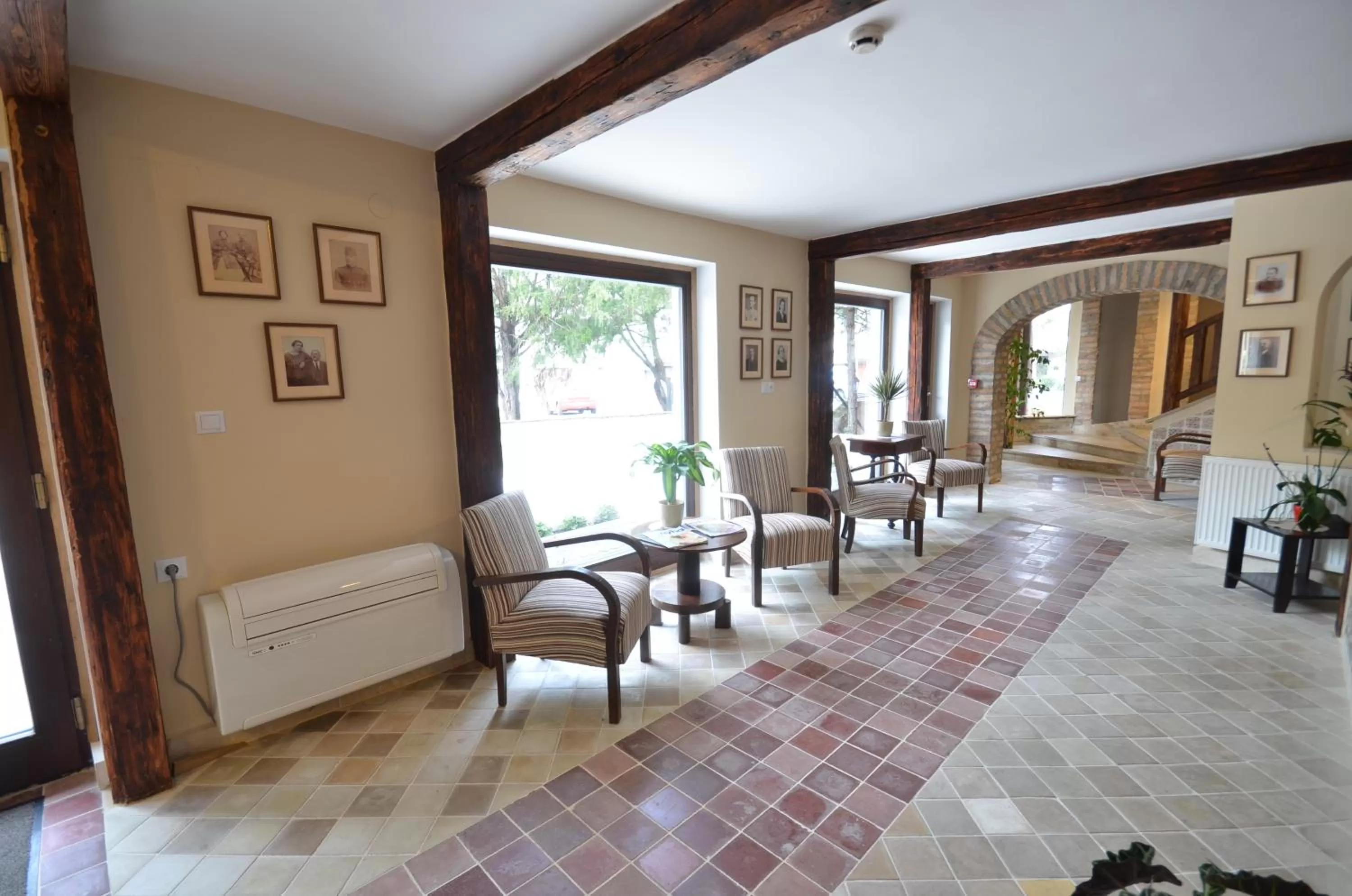 Lobby or reception in Révész Hotel, Restaurant and Rosa Spa