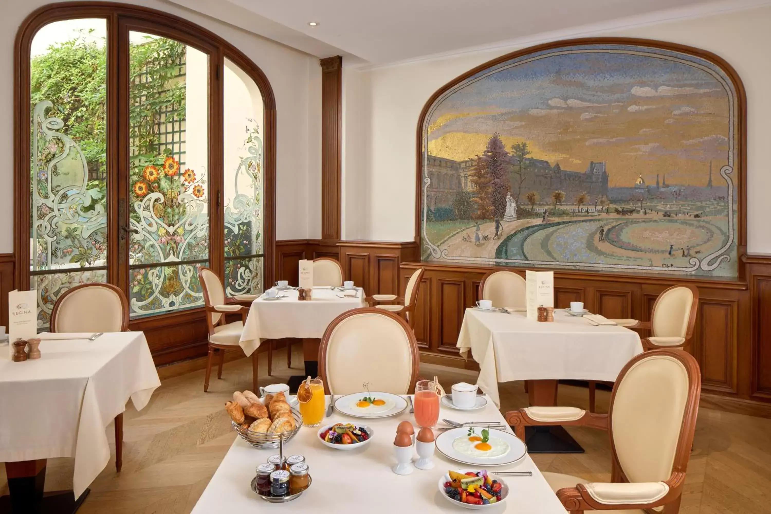 Breakfast, Restaurant/Places to Eat in Hôtel Regina Louvre