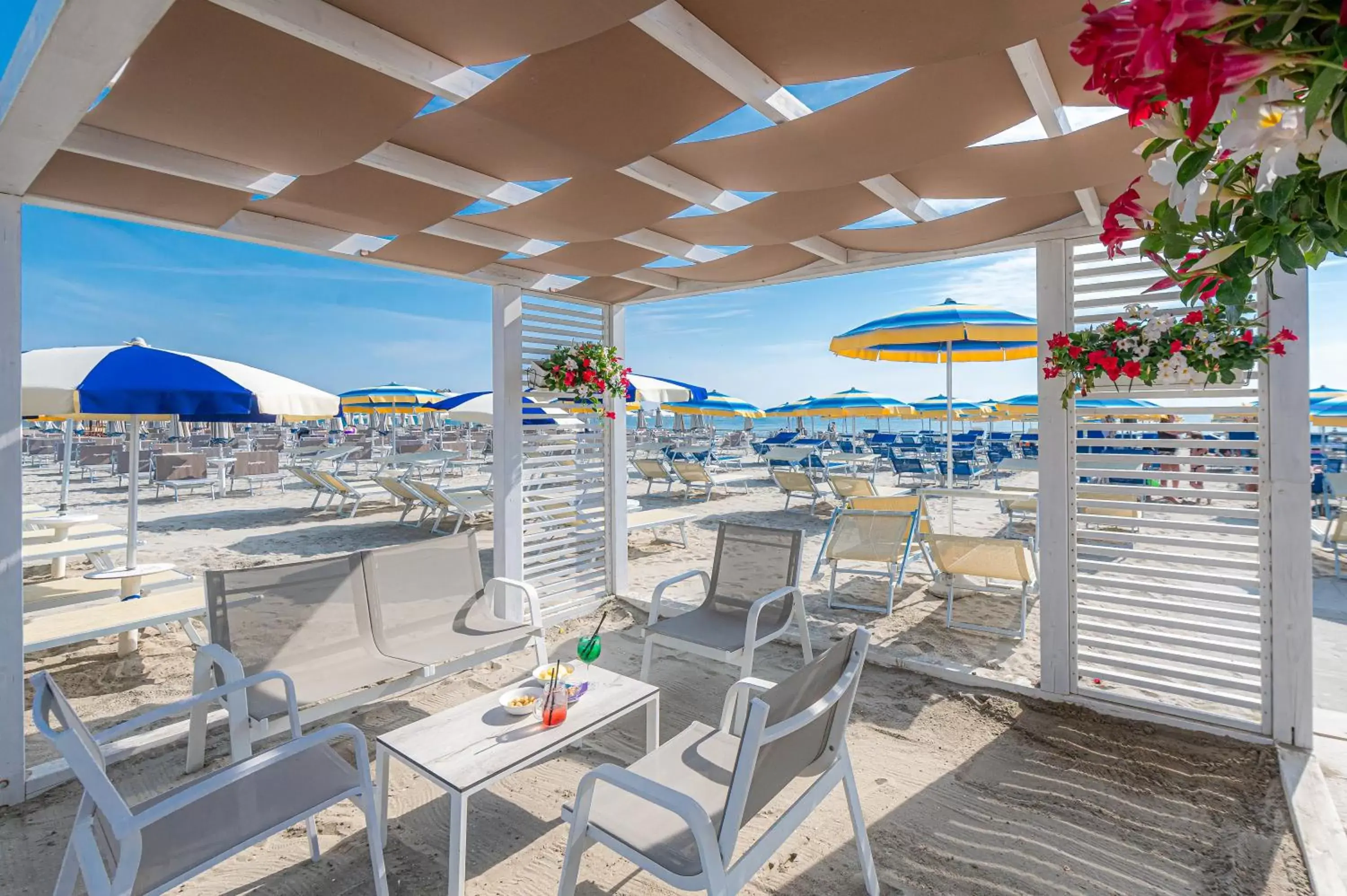 Beach, Restaurant/Places to Eat in Hotel Adria