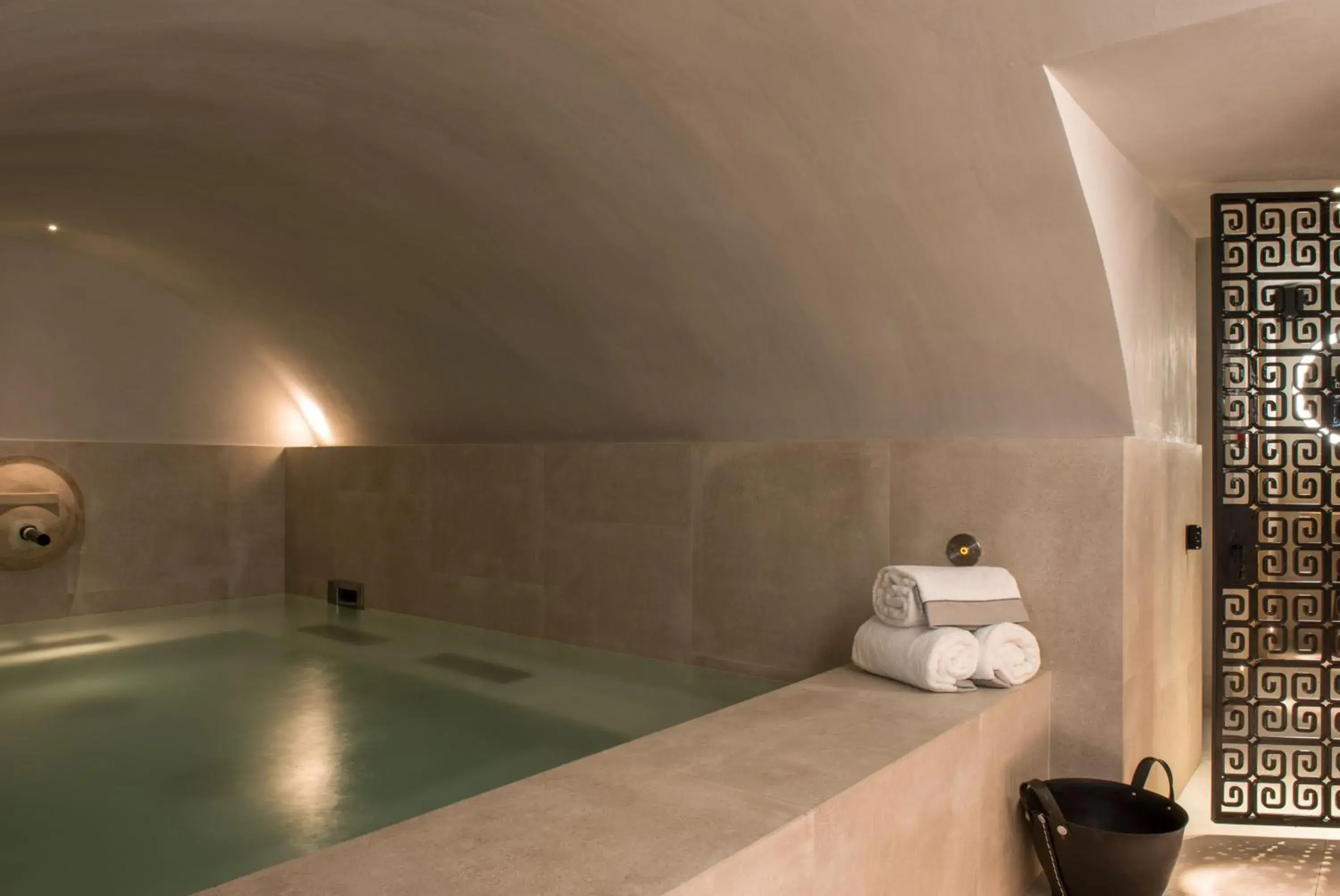 Hot Tub, Bathroom in Cour des Vosges