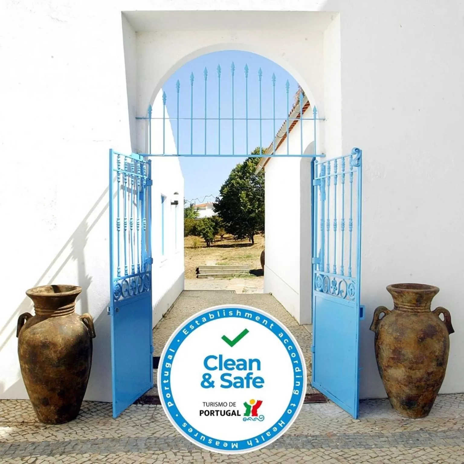 Property building in Hotel de Moura