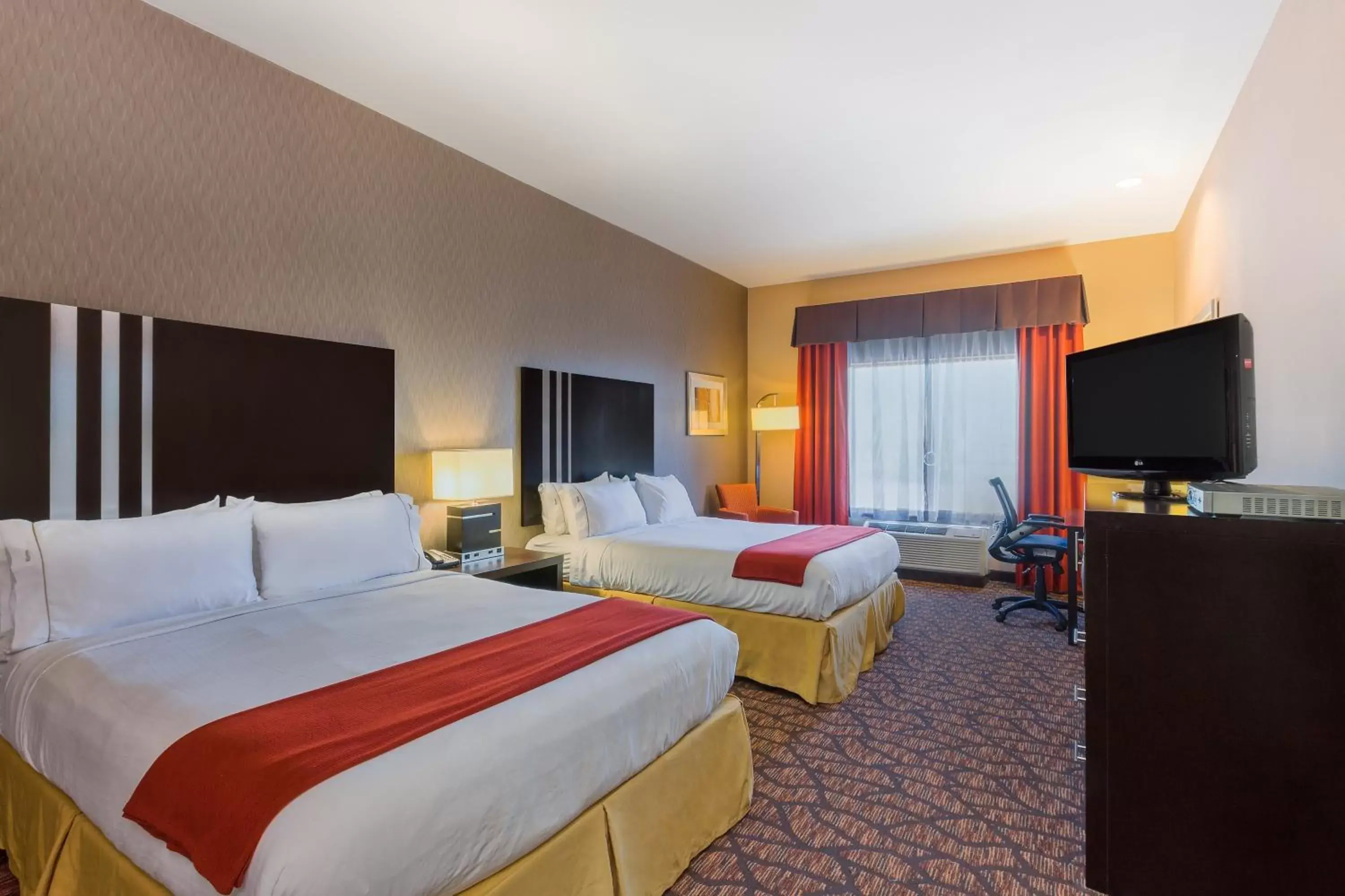 Photo of the whole room, Bed in Holiday Inn Express and Suites Alpine, an IHG Hotel