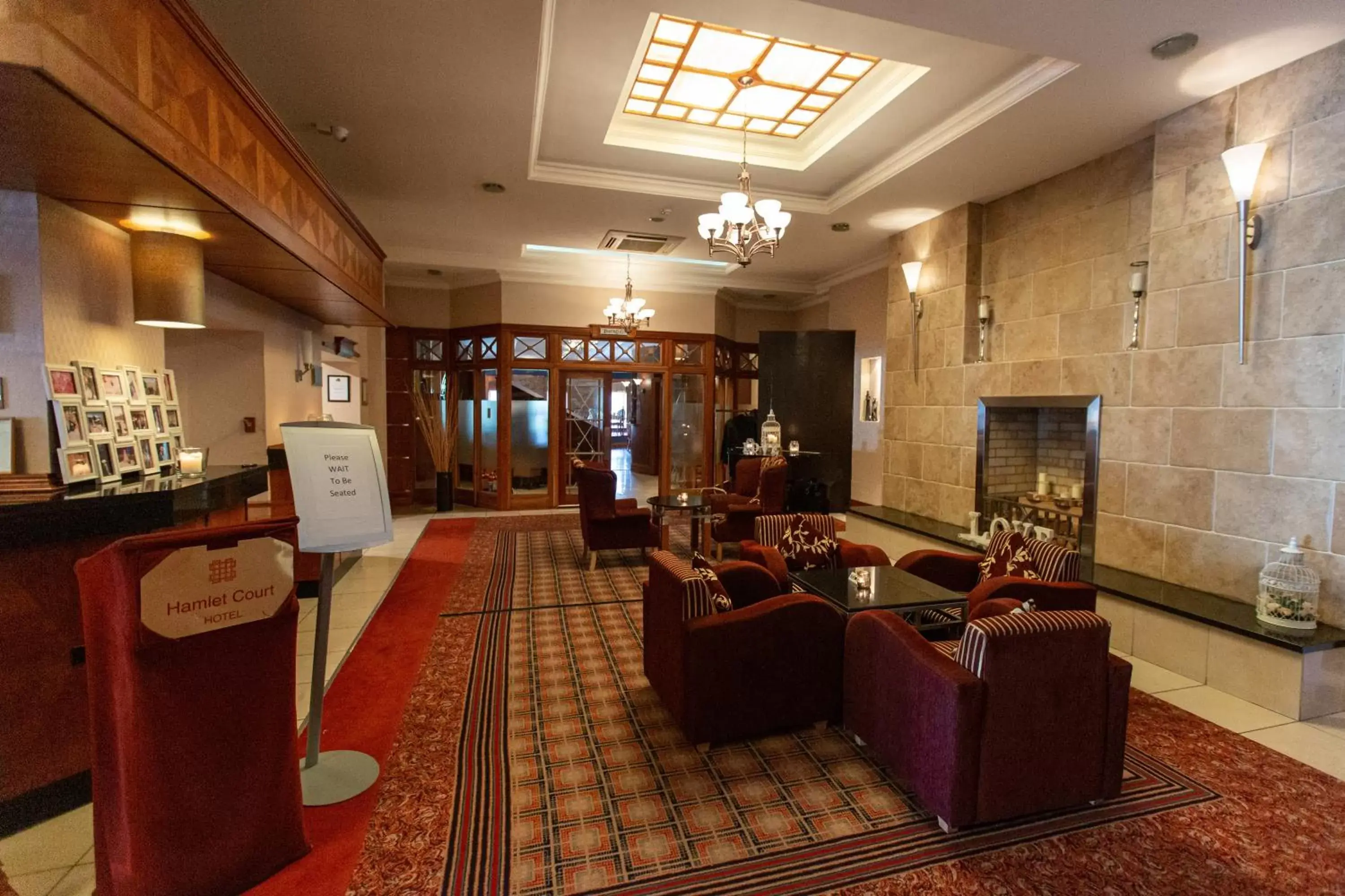 Lobby or reception in Hamlet Court Hotel